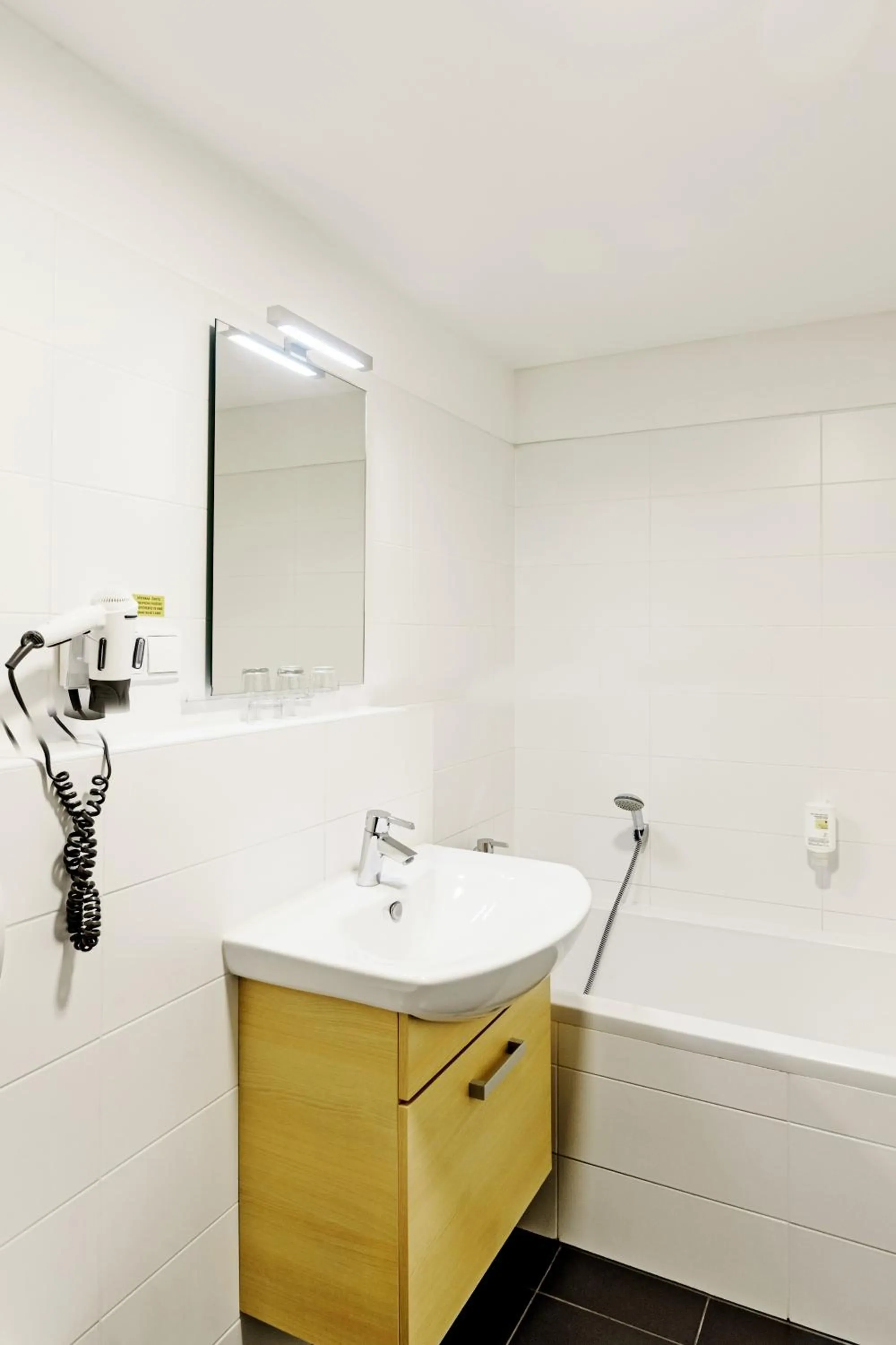 Bathroom in eFi Palace Hotel