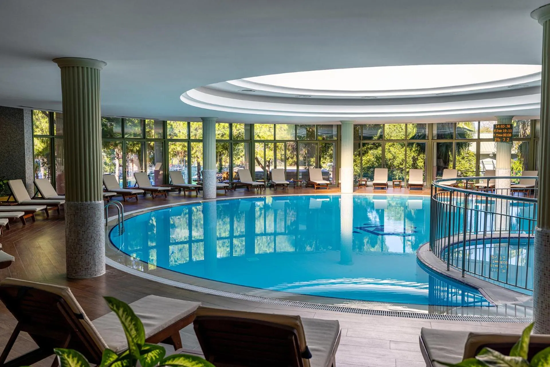 Swimming pool in Gloria Golf Resort