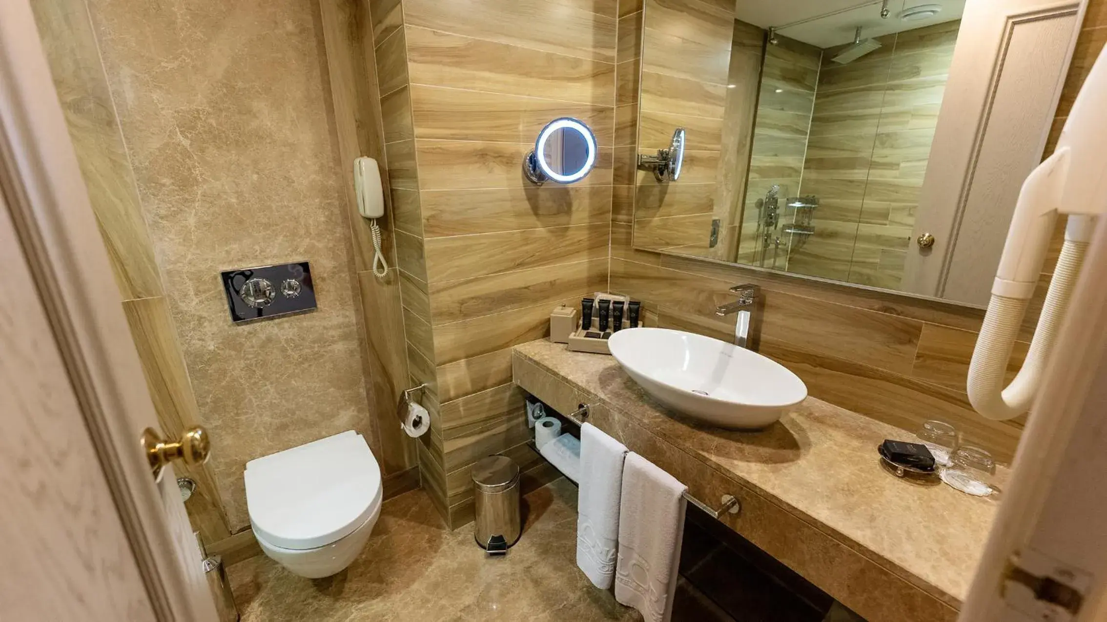 Bathroom in Gloria Golf Resort