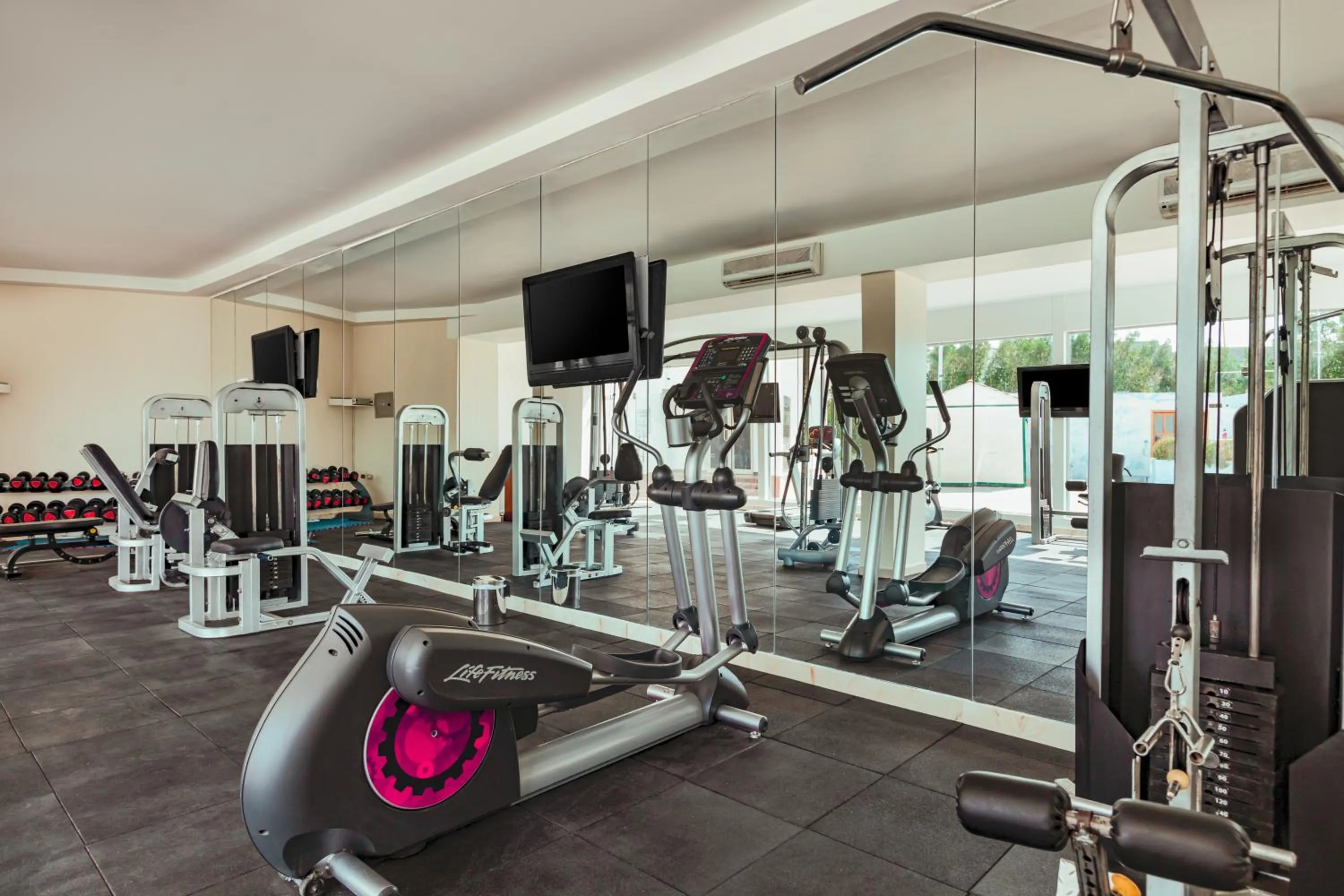 Fitness centre/facilities in Sunrise Alma Bay Resort