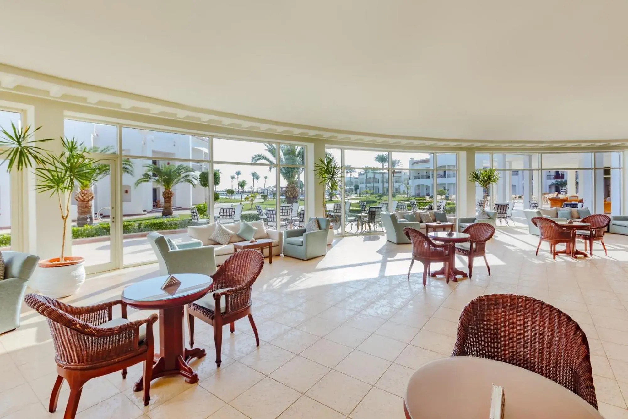 Lounge or bar in Sunrise Alma Bay Resort Lounge or bar in Sunrise Alma Bay Resort