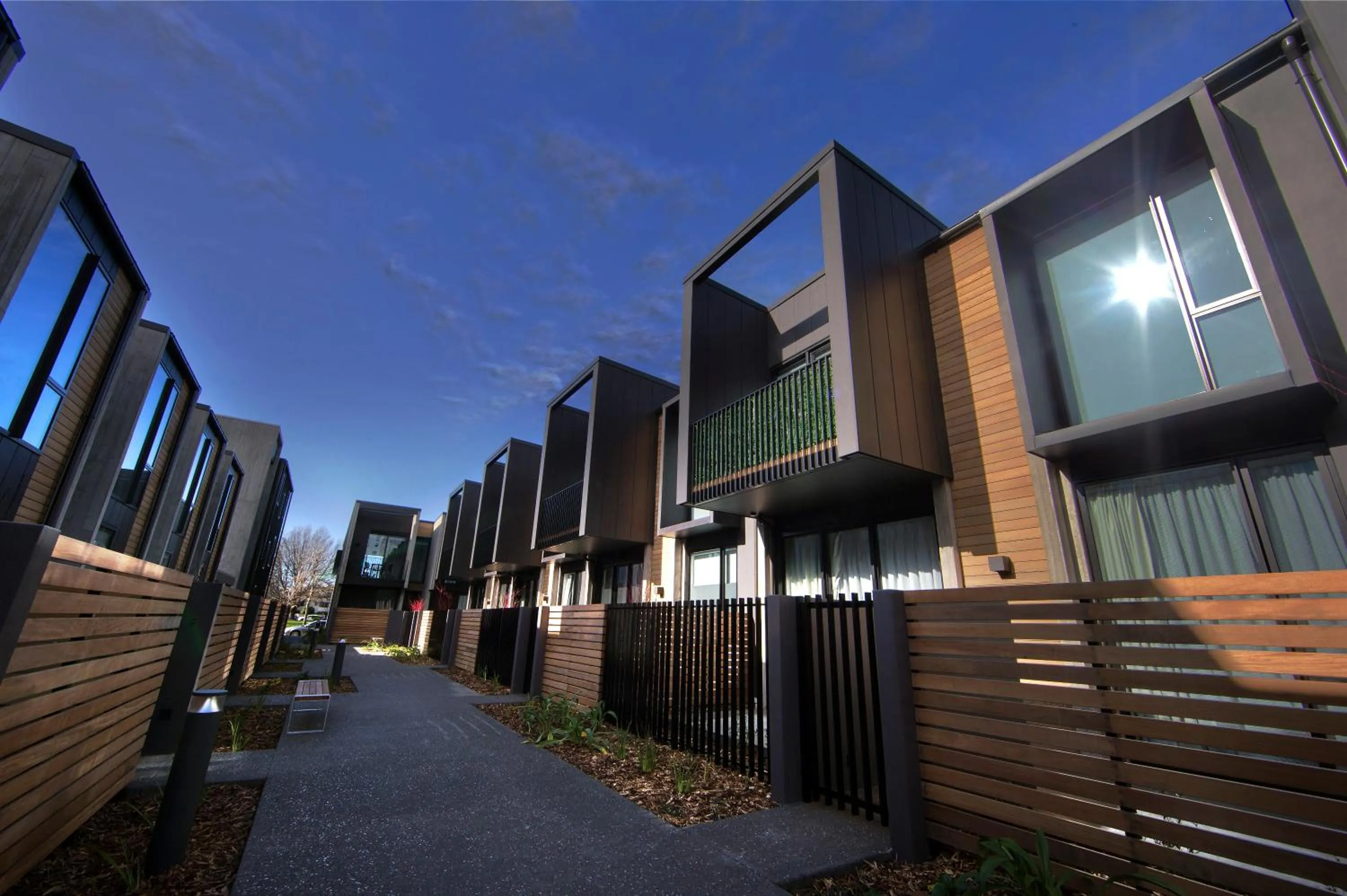 Funk in the City - Luxury Laneway Apartment with Single Garage