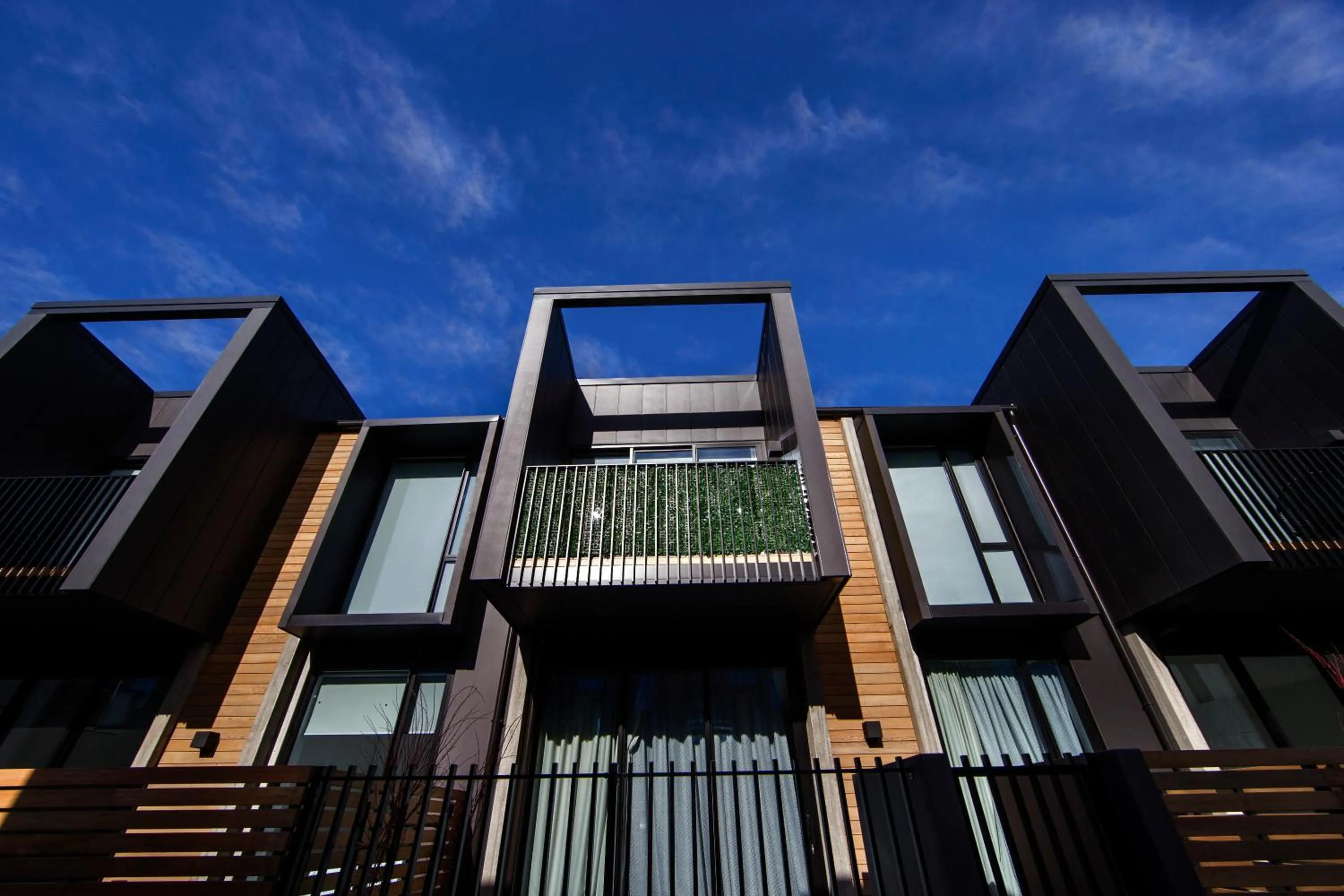 Funk in the City - Luxury Laneway Apartment with Single Garage