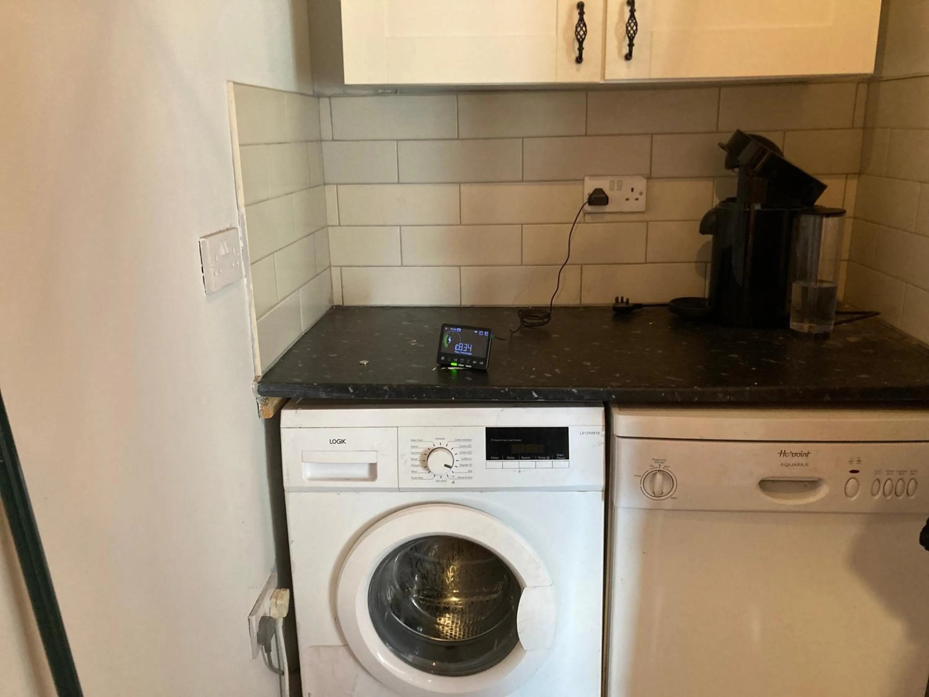 Kitchen or kitchenette in Charming 1-Bed Studio in Middlesbrough