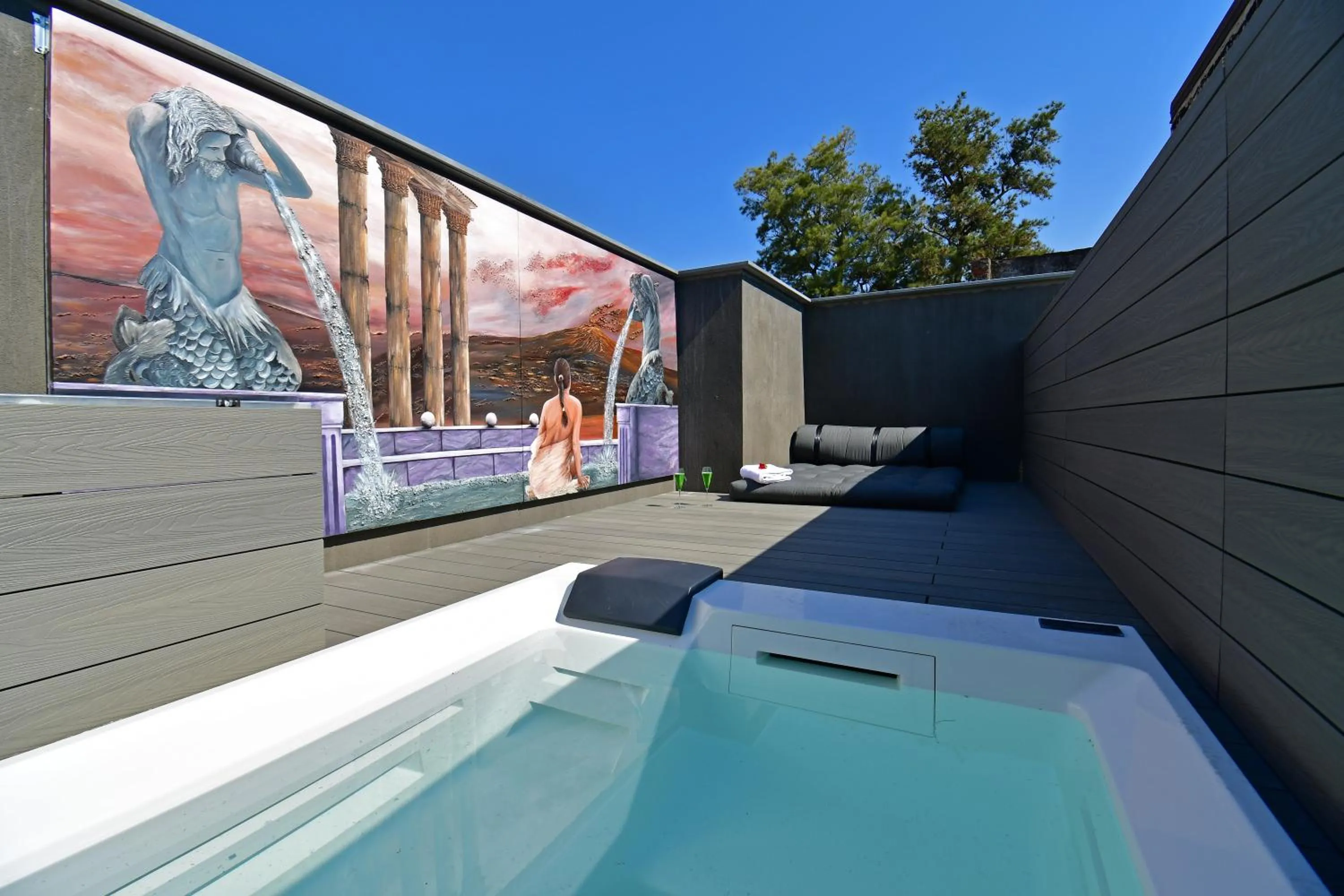 Hot Tub in San Anton Hotel