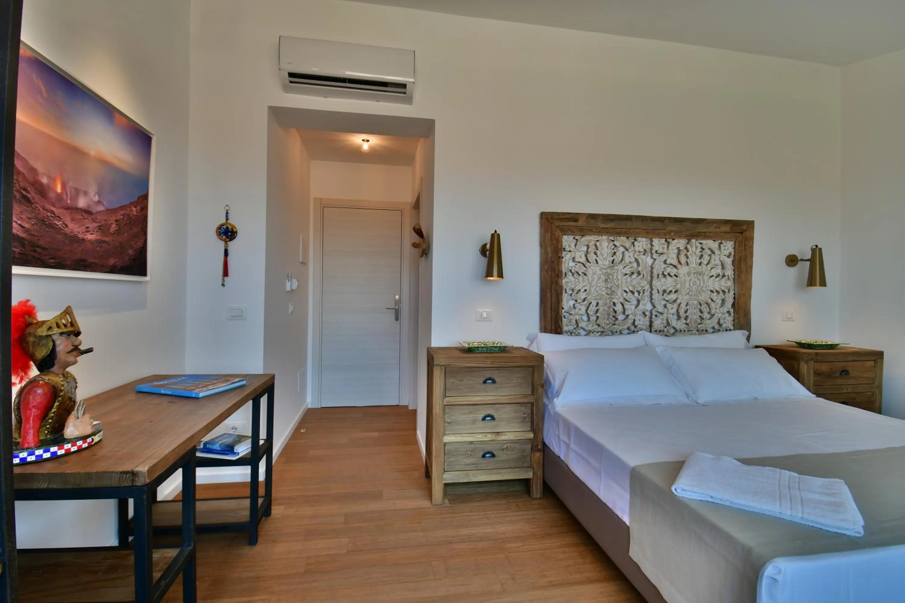 Photo of the whole room, Bed in San Anton Hotel