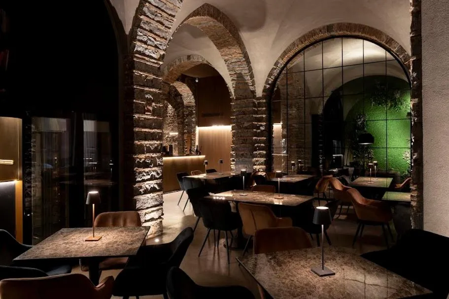 Restaurant/places to eat in San Anton Hotel