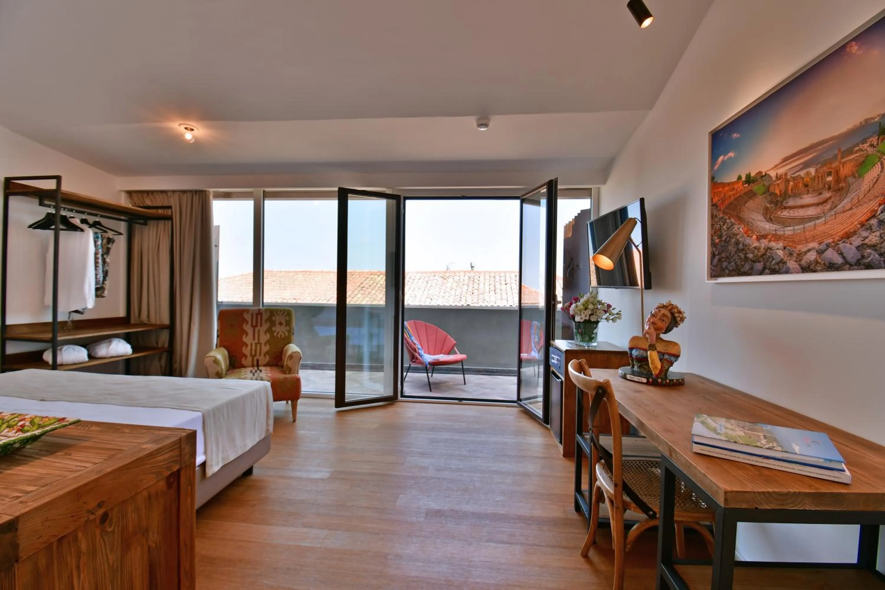 Photo of the whole room, Bed in San Anton Hotel