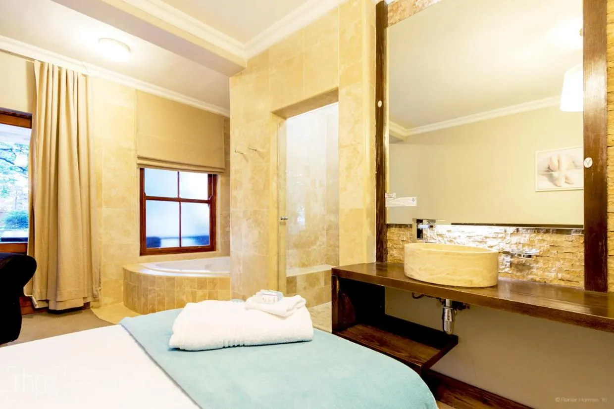 Bathroom, Bed in OR Tambo Guest House