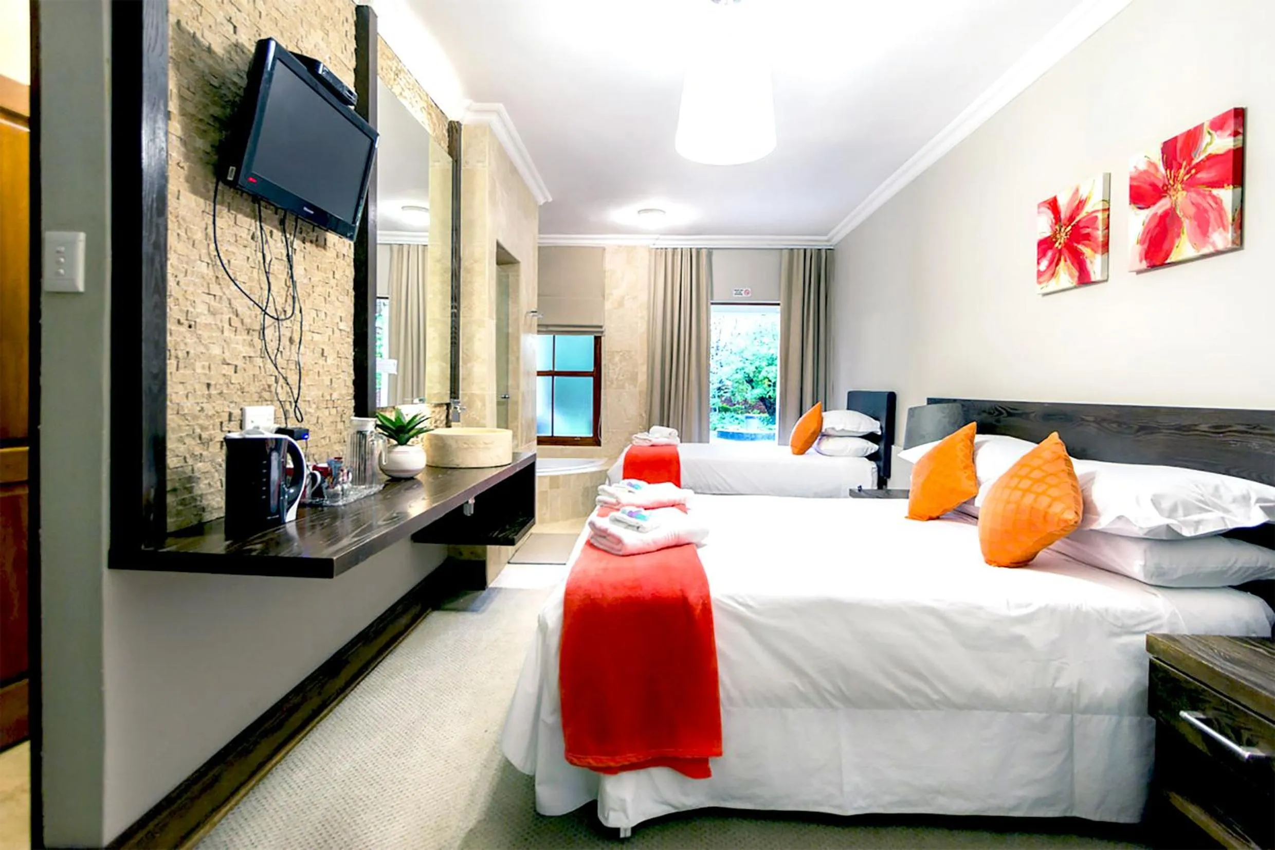 Photo of the whole room, Bed in OR Tambo Guest House