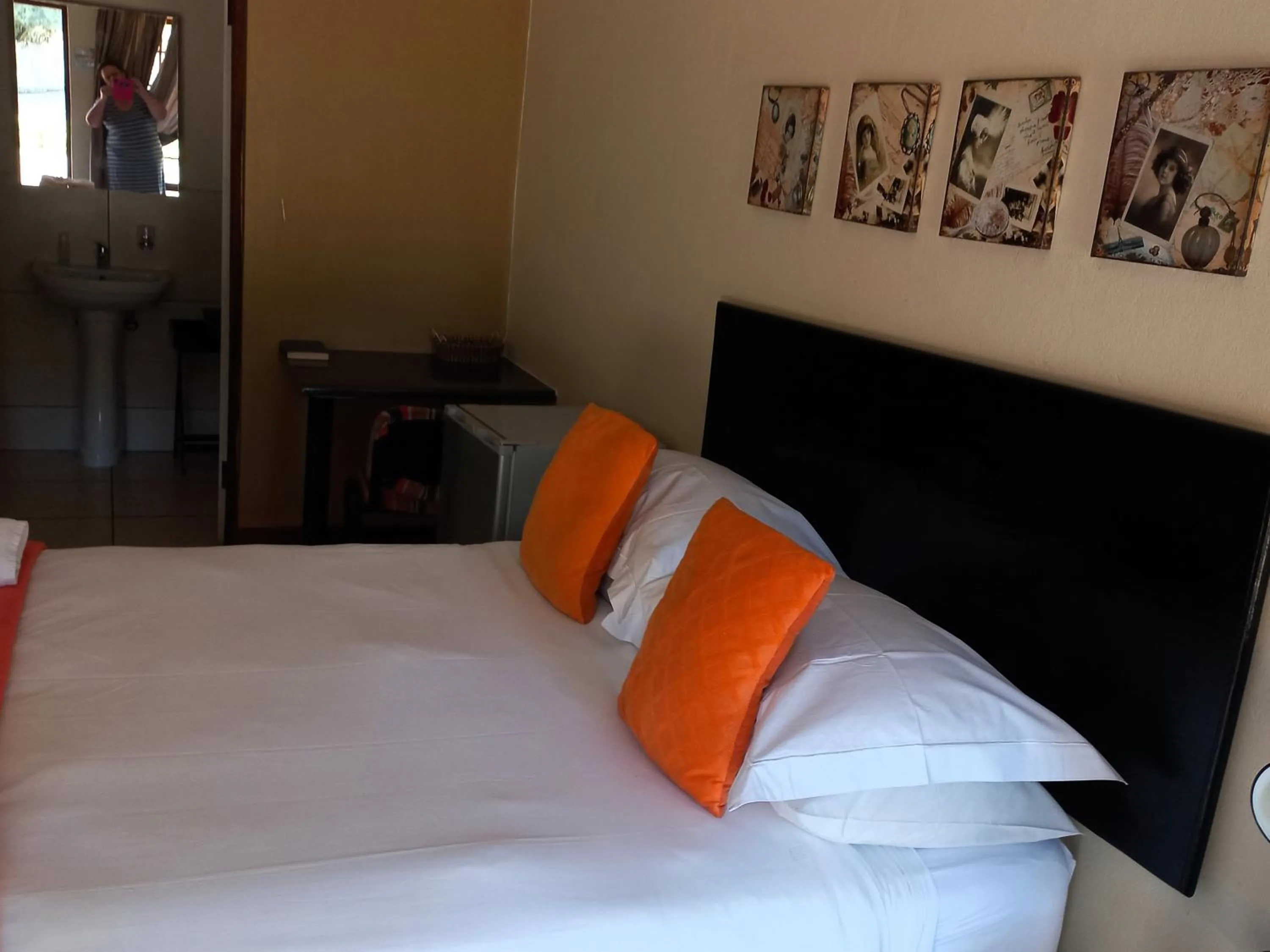 Bed in OR Tambo Guest House
