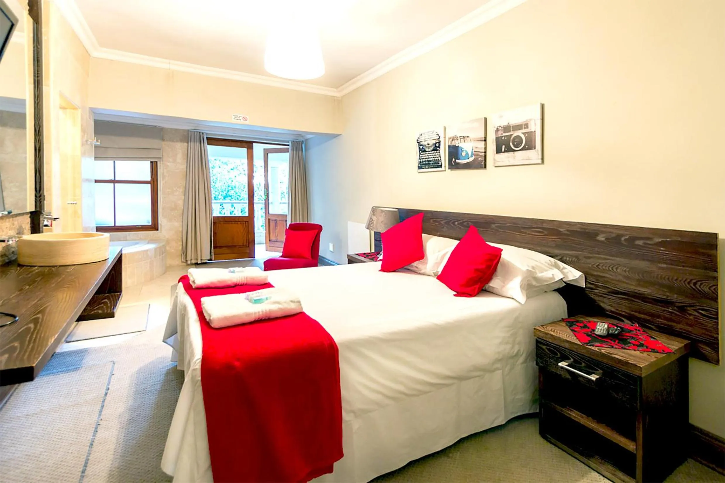 Photo of the whole room, Bed in OR Tambo Guest House