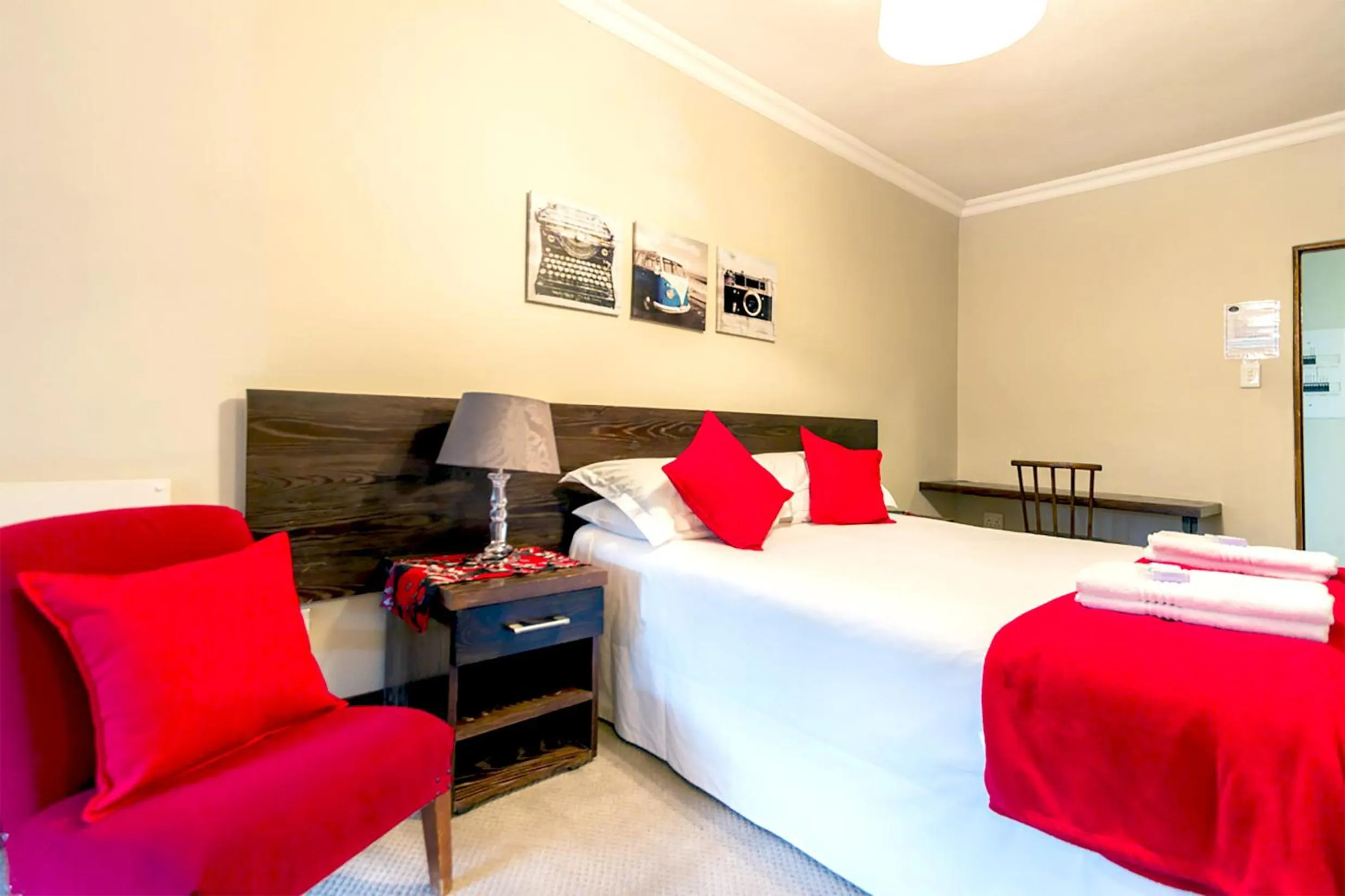 Photo of the whole room, Bed in OR Tambo Guest House
