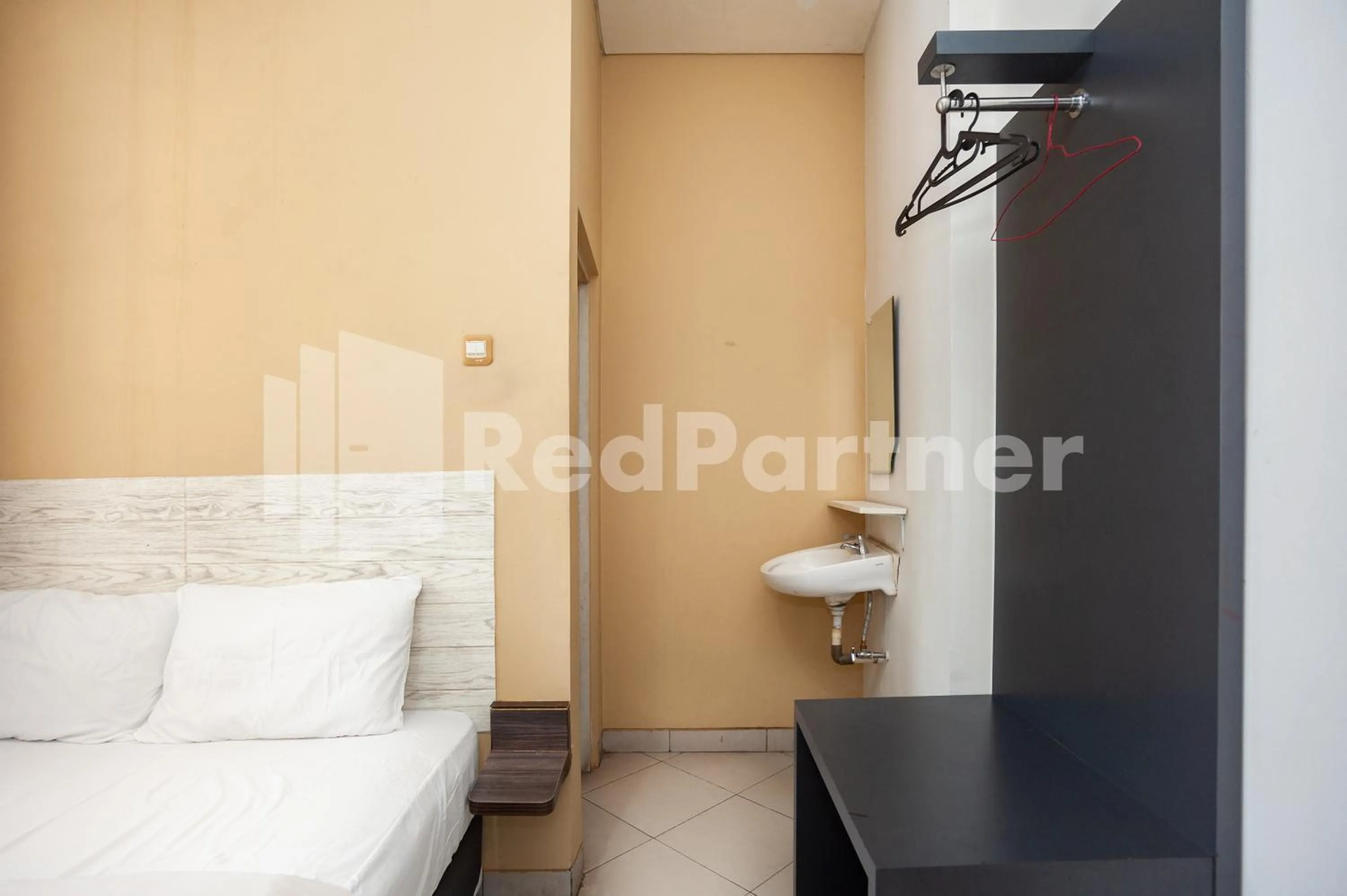 Bed in One 2 Residence near Slipi Jaya Mall Mitra RedDoorz