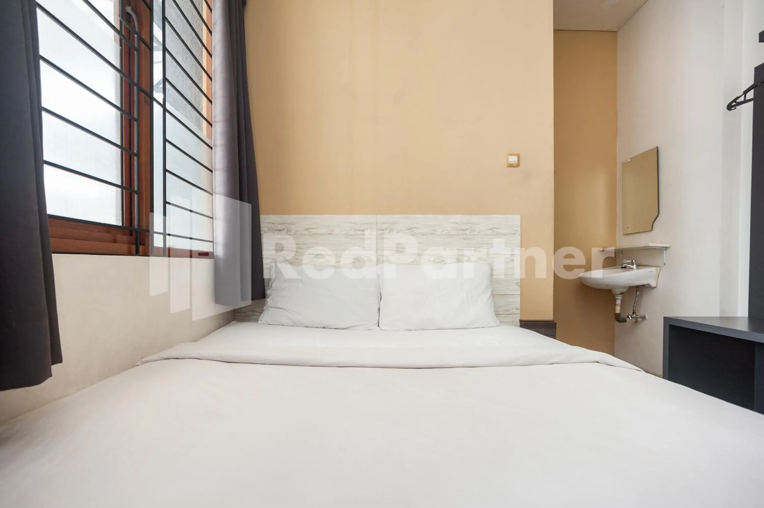 Bed in One 2 Residence near Slipi Jaya Mall Mitra RedDoorz Bed in One 2 Residence near Slipi Jaya Mall Mitra RedDoorz