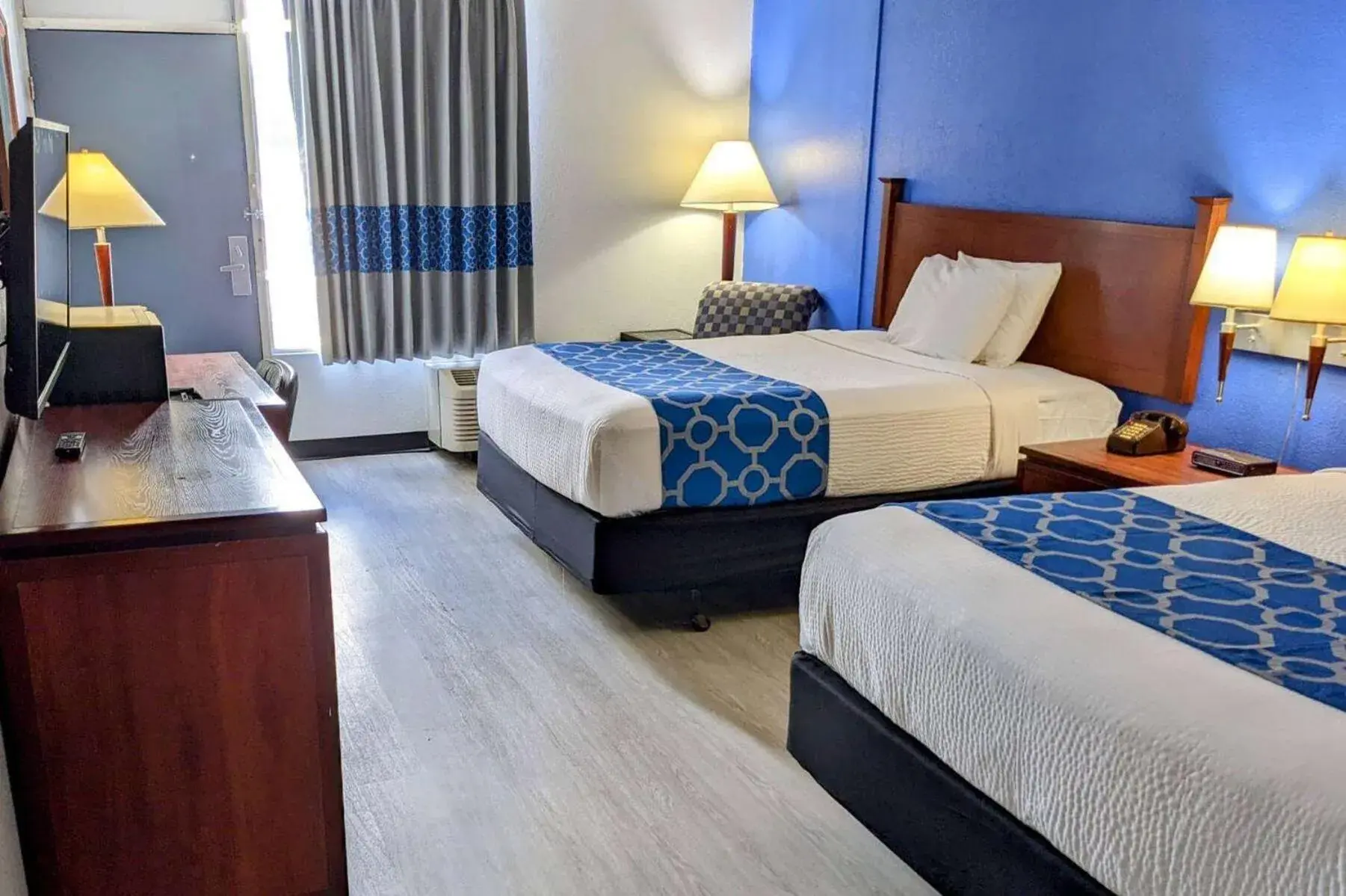 Photo of the whole room, Bed in Baymont by Wyndham Hannibal Photo of the whole room, Bed in Baymont by Wyndham Hannibal