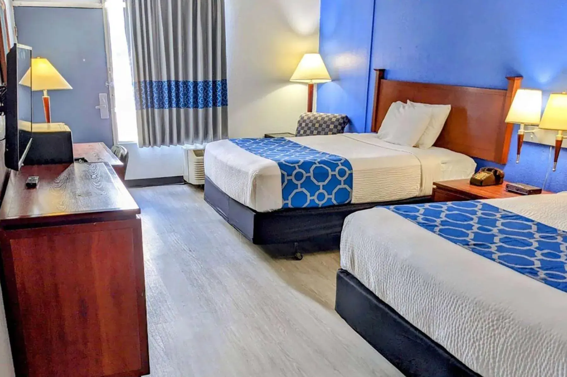 Photo of the whole room, Bed in Baymont by Wyndham Hannibal Photo of the whole room, Bed in Baymont by Wyndham Hannibal