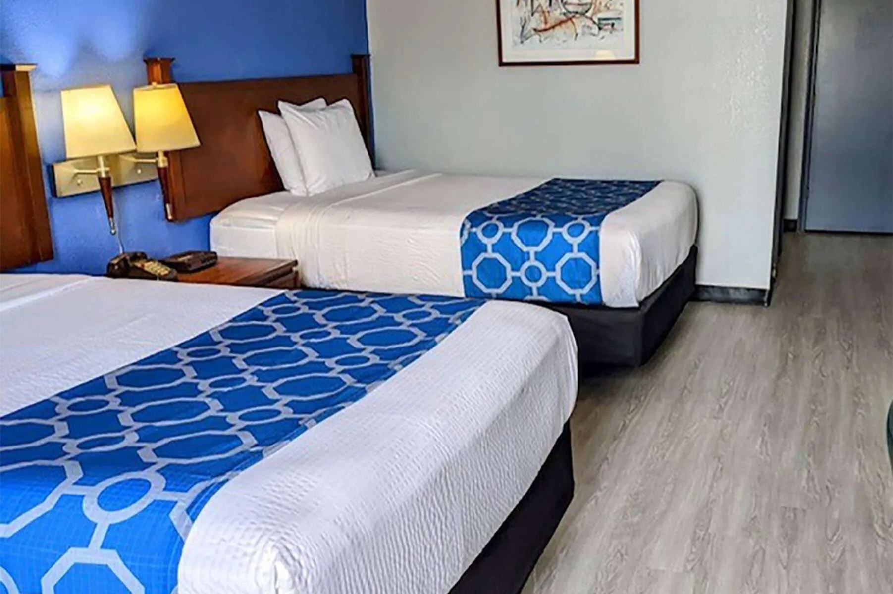 Photo of the whole room, Bed in Baymont by Wyndham Hannibal