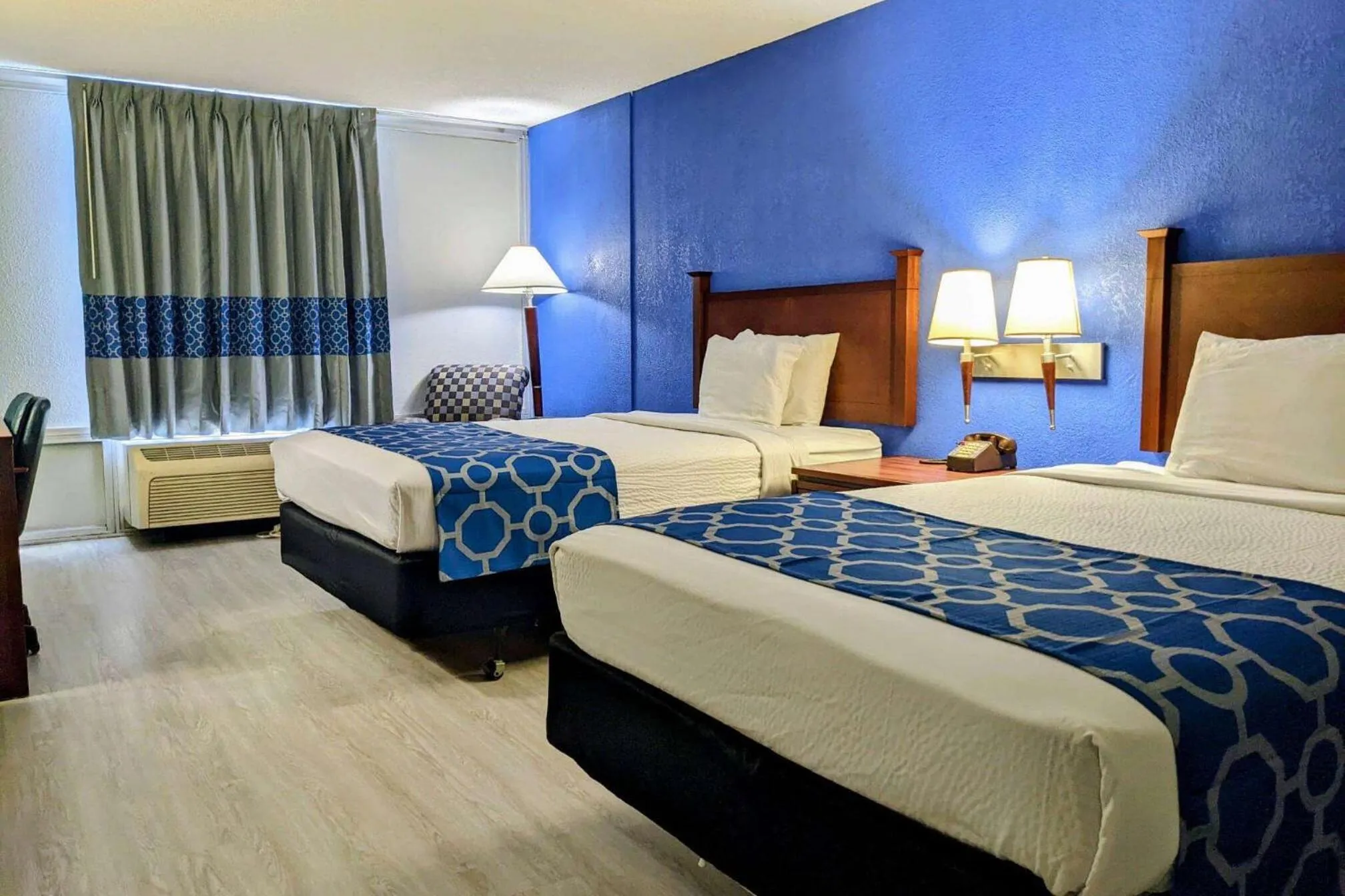 Photo of the whole room, Bed in Baymont by Wyndham Hannibal