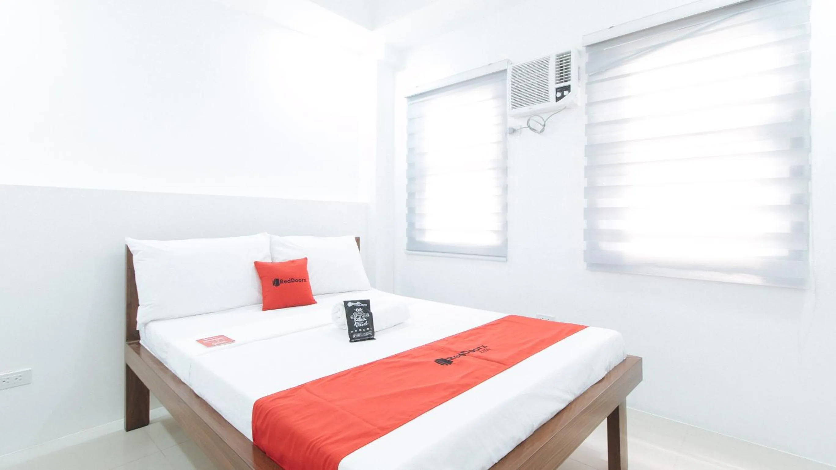 Bed in RedDoorz Plus at DBuilders Poblacion BGC