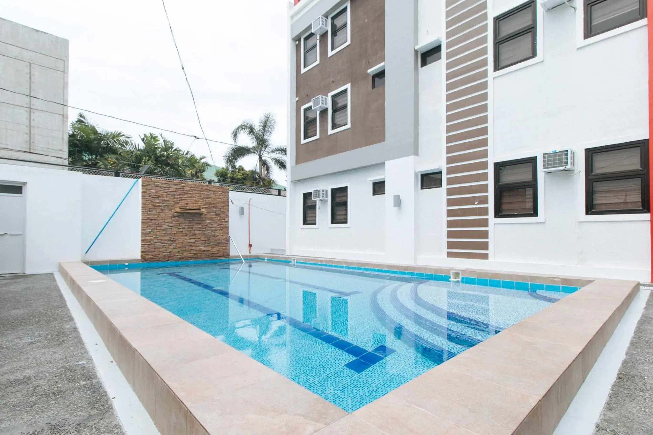 Swimming pool in RedDoorz Plus at DBuilders Poblacion BGC Swimming pool in RedDoorz Plus at DBuilders Poblacion BGC