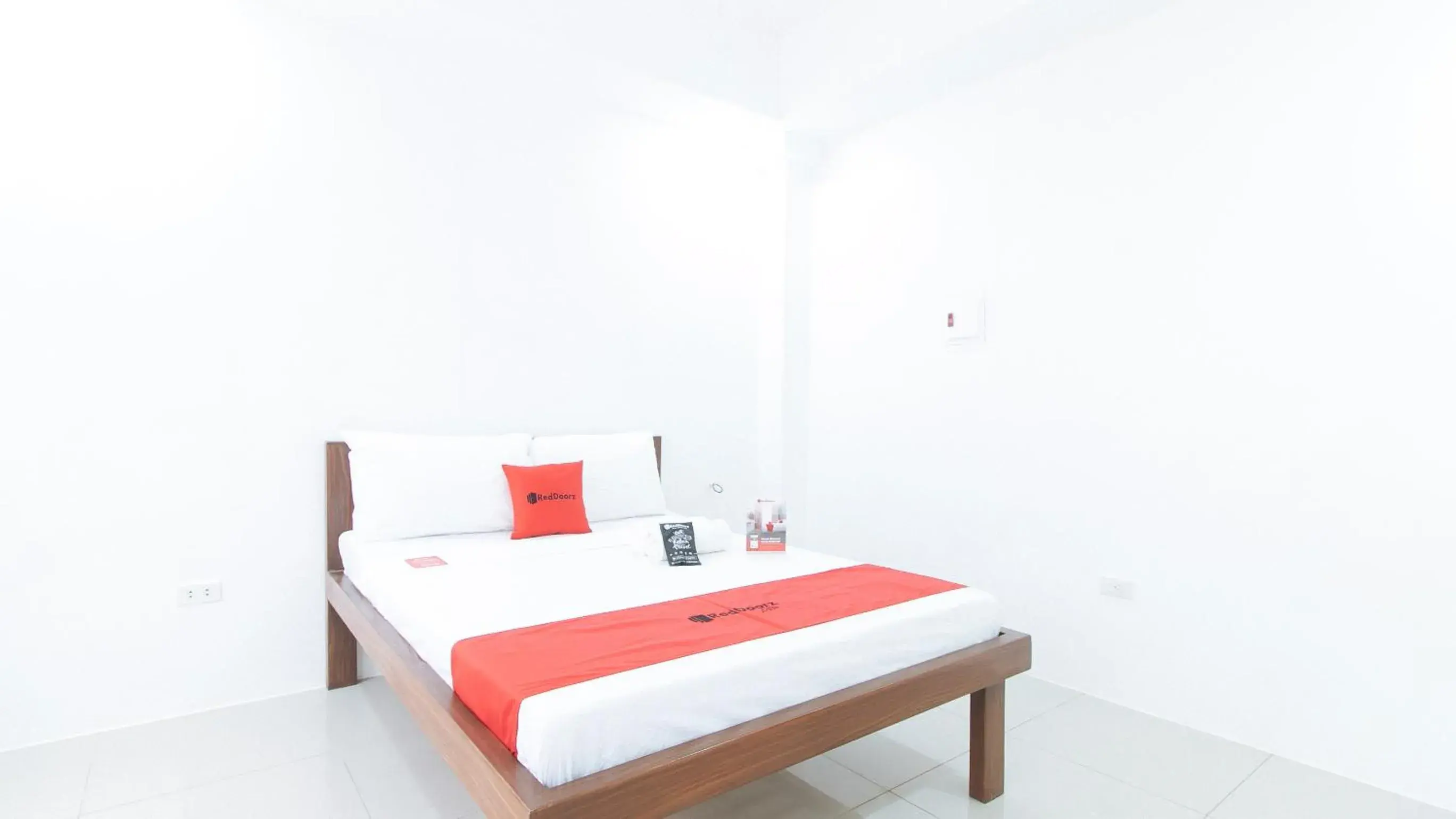 Bed in RedDoorz Plus at DBuilders Poblacion BGC Bed in RedDoorz Plus at DBuilders Poblacion BGC