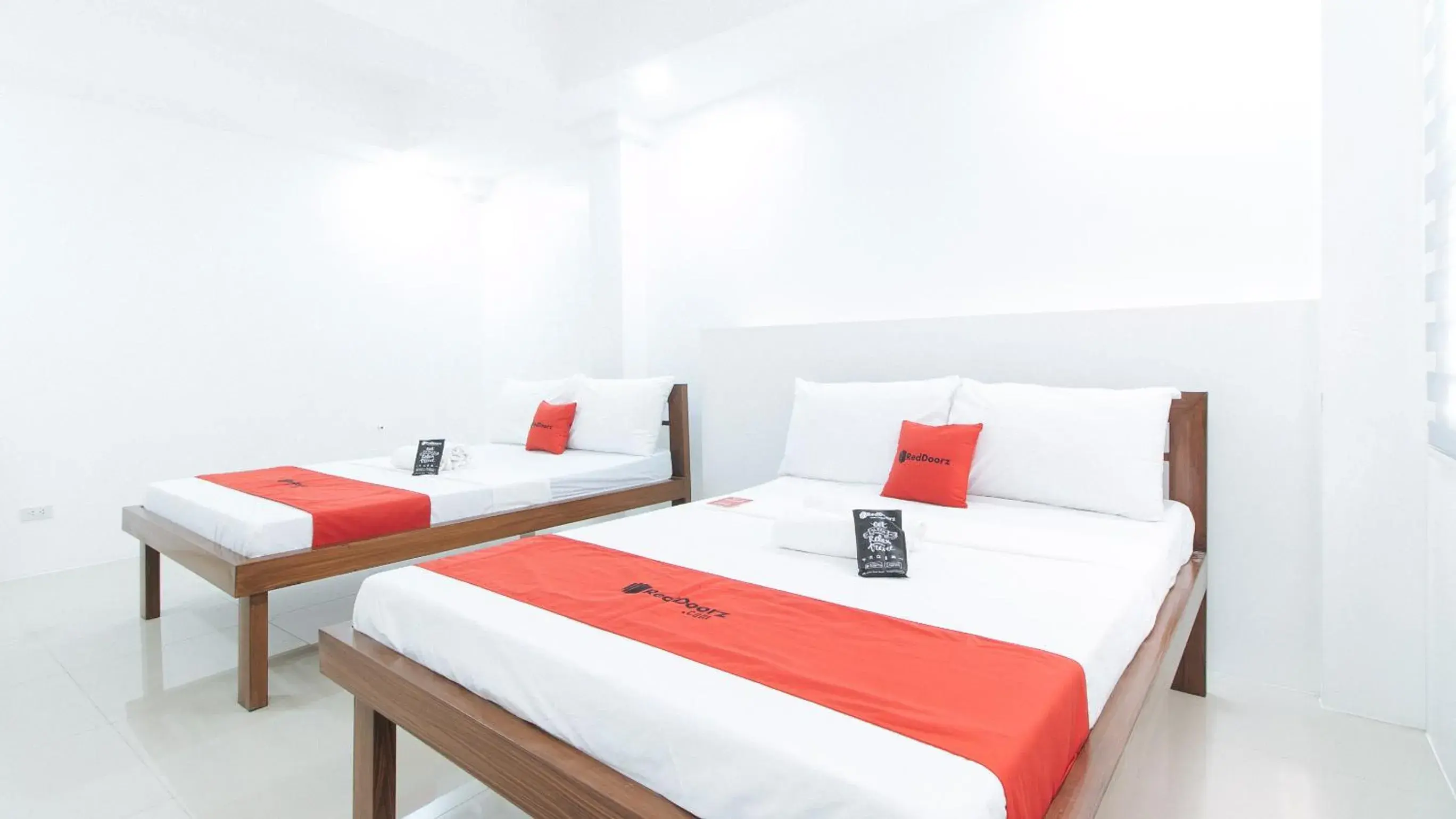 Bedroom, Bed in RedDoorz Plus at DBuilders Poblacion BGC Bedroom, Bed in RedDoorz Plus at DBuilders Poblacion BGC