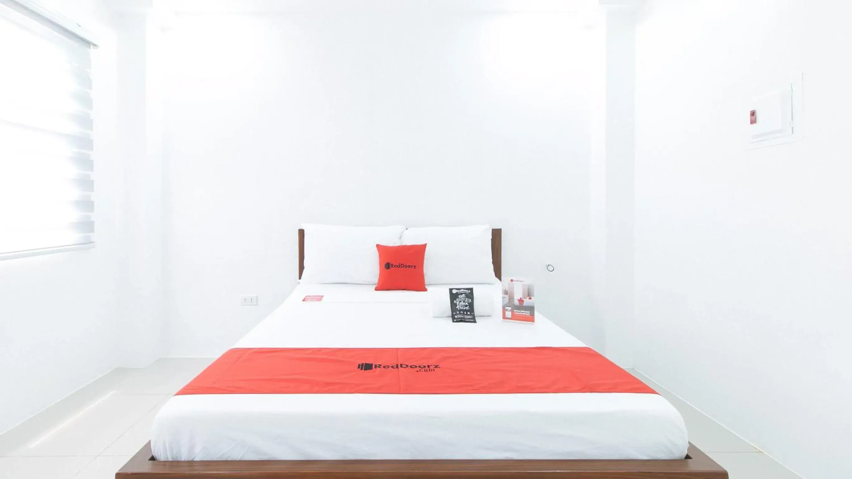 Bed in RedDoorz Plus at DBuilders Poblacion BGC Bed in RedDoorz Plus at DBuilders Poblacion BGC