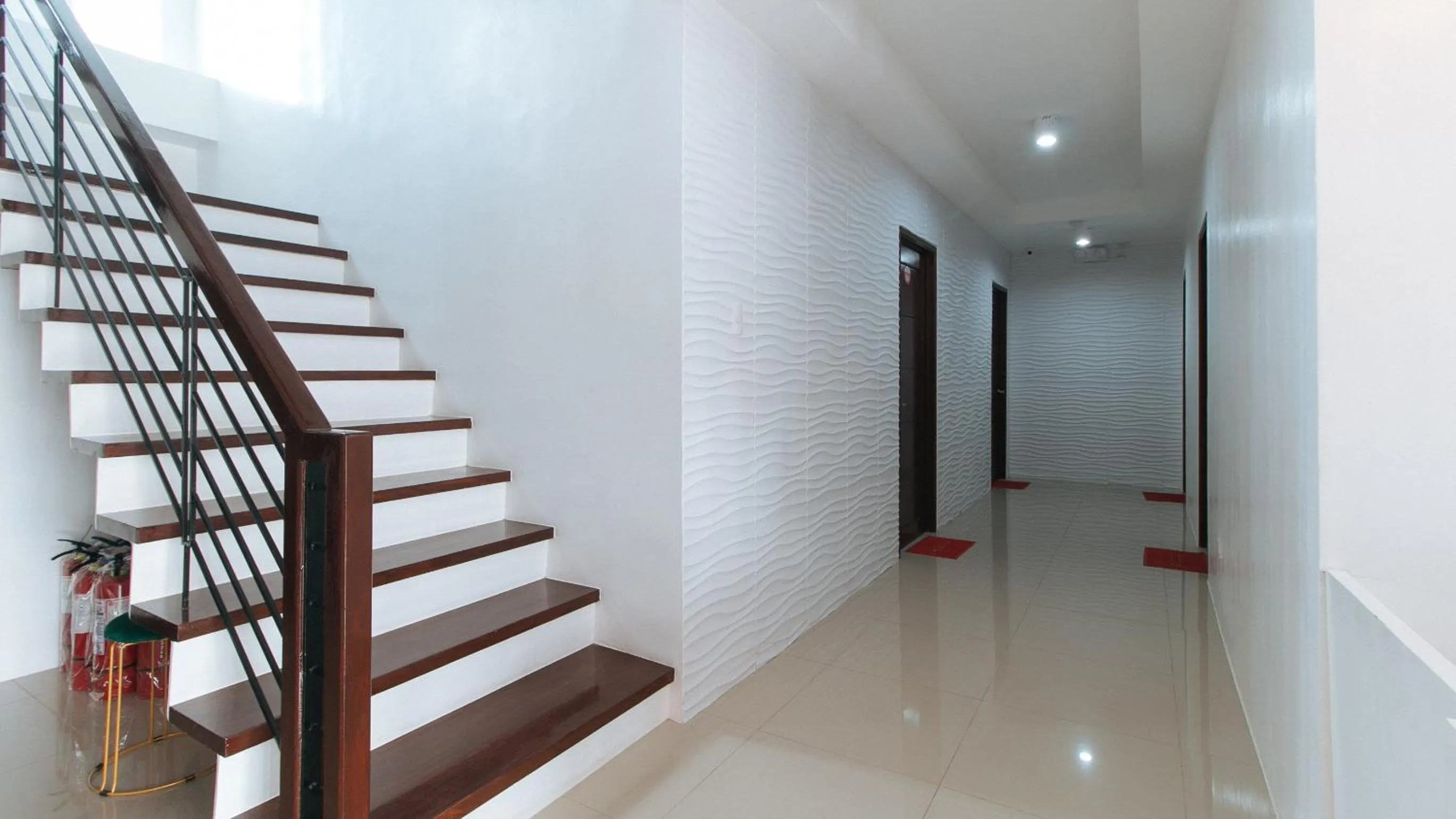 Area and facilities in RedDoorz Plus at DBuilders Poblacion BGC