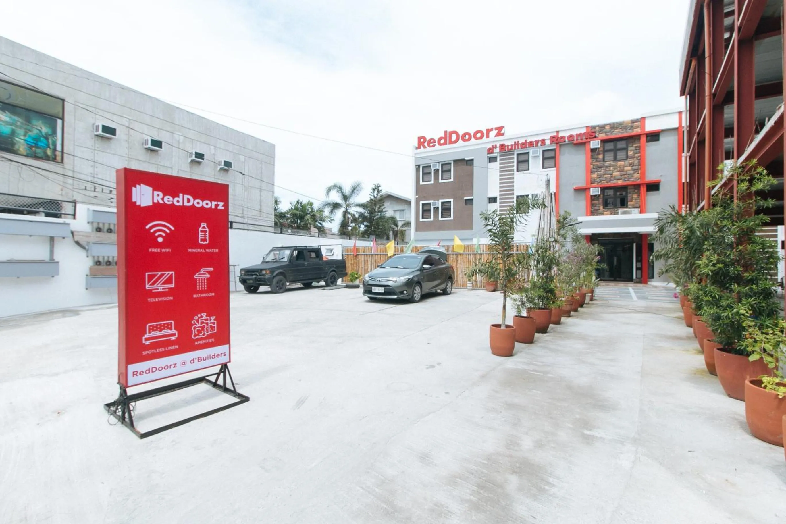 Property building in RedDoorz Plus at DBuilders Poblacion BGC