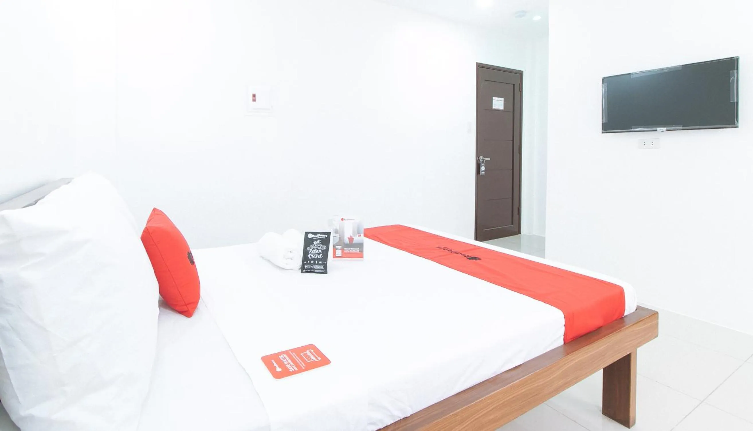 Bedroom, Bed in RedDoorz Plus at DBuilders Poblacion BGC
