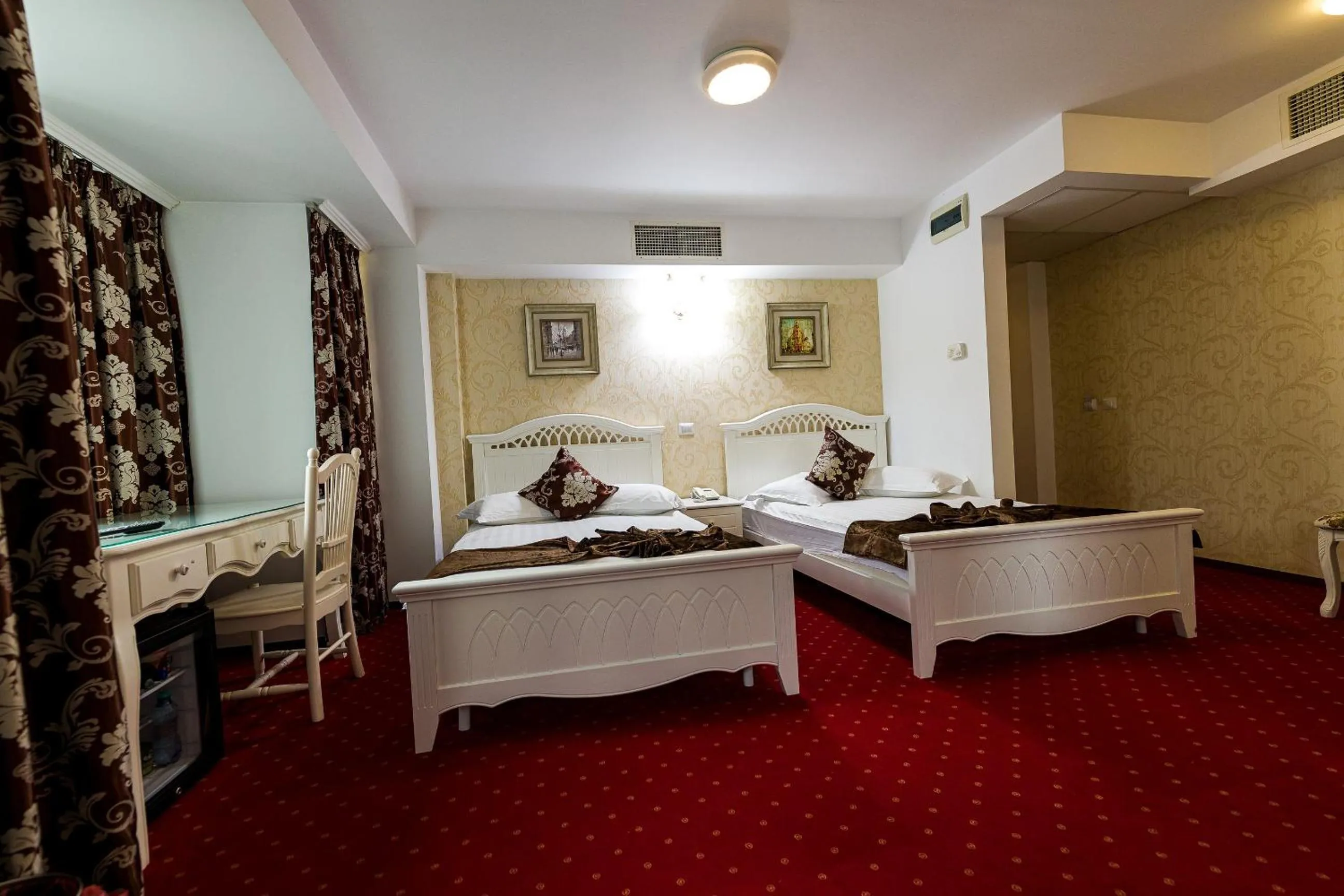 Bed in Hotel Helin Central