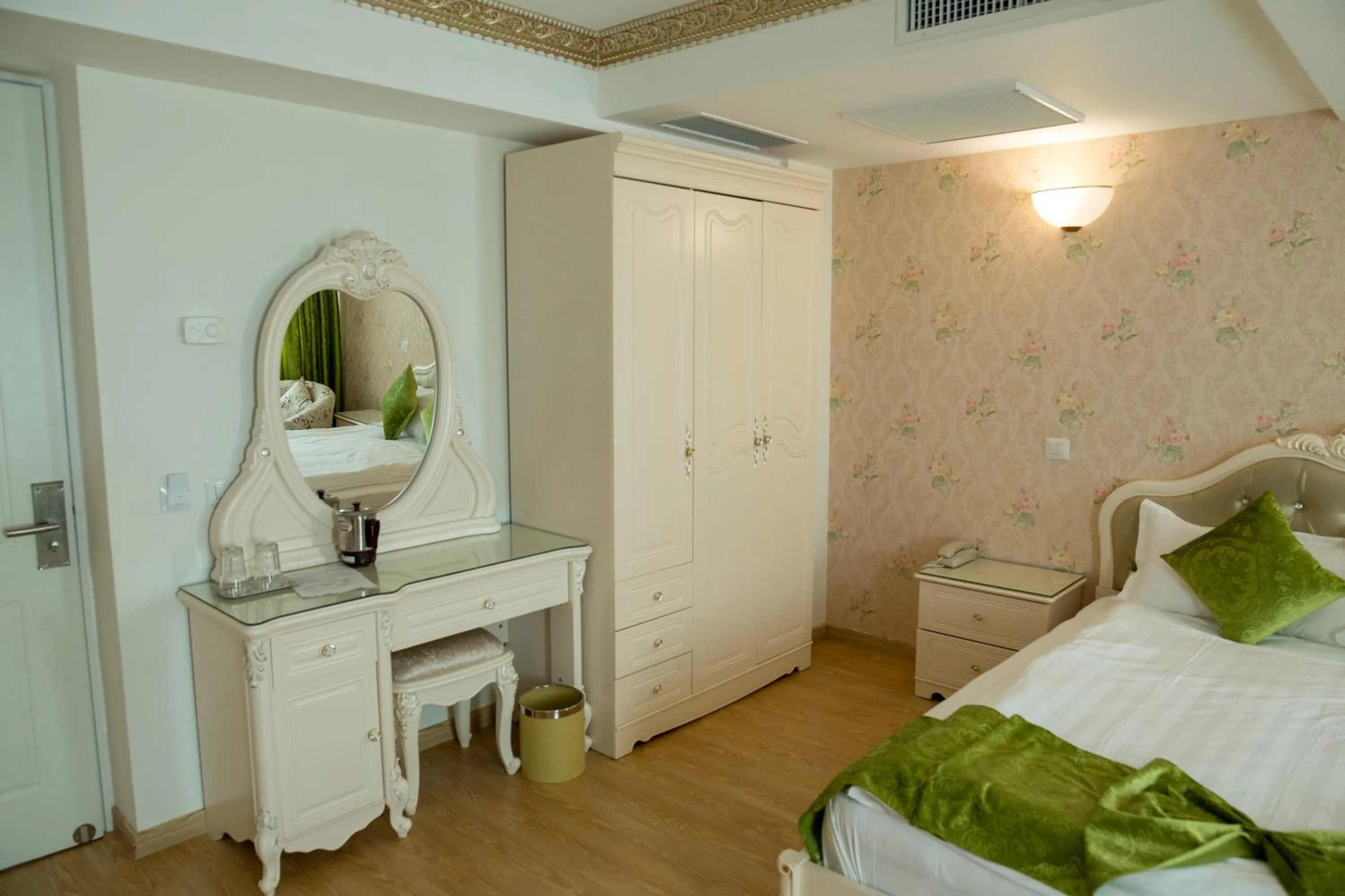 Photo of the whole room, Bed in Hotel Helin Central