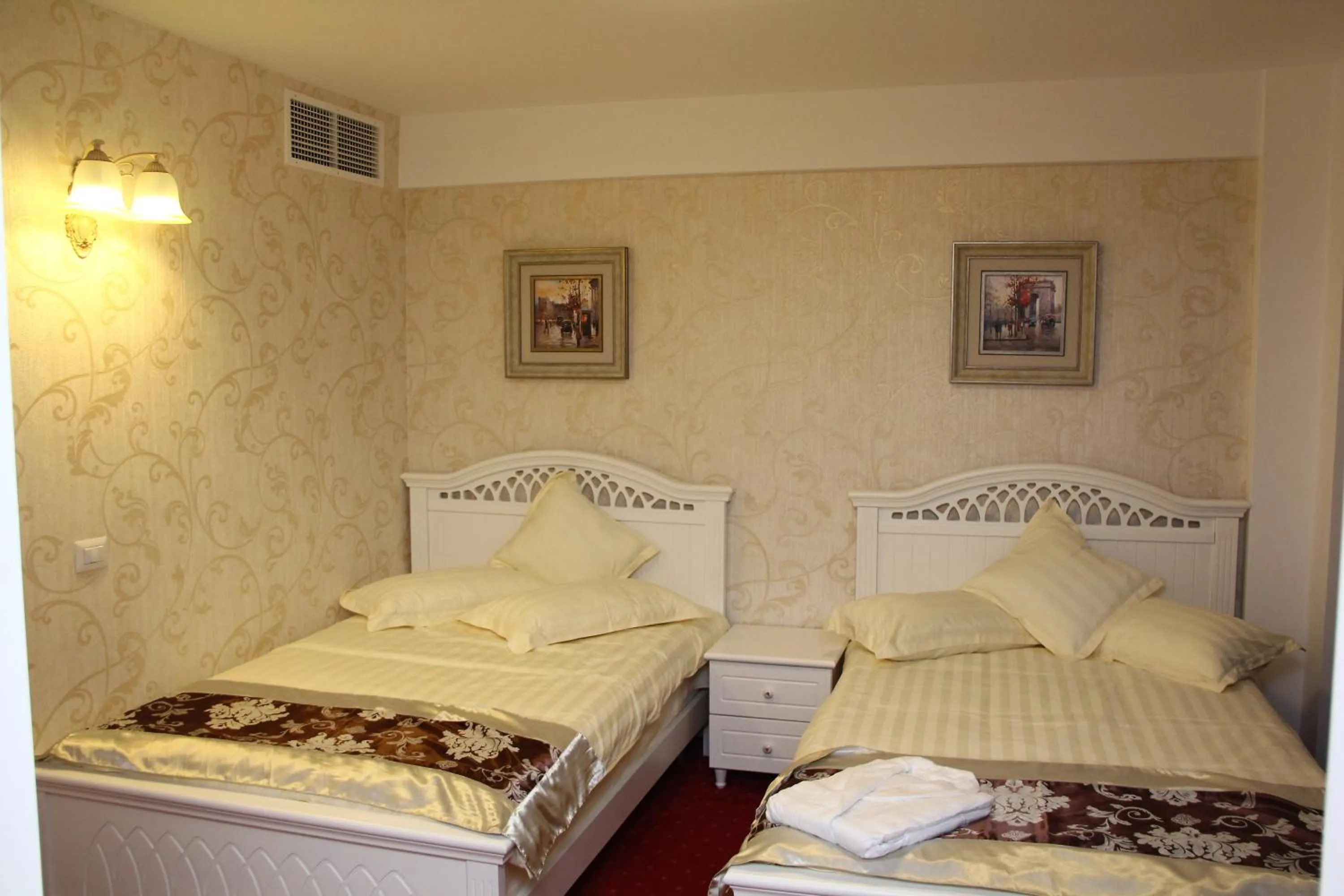 Bed in Hotel Helin Central