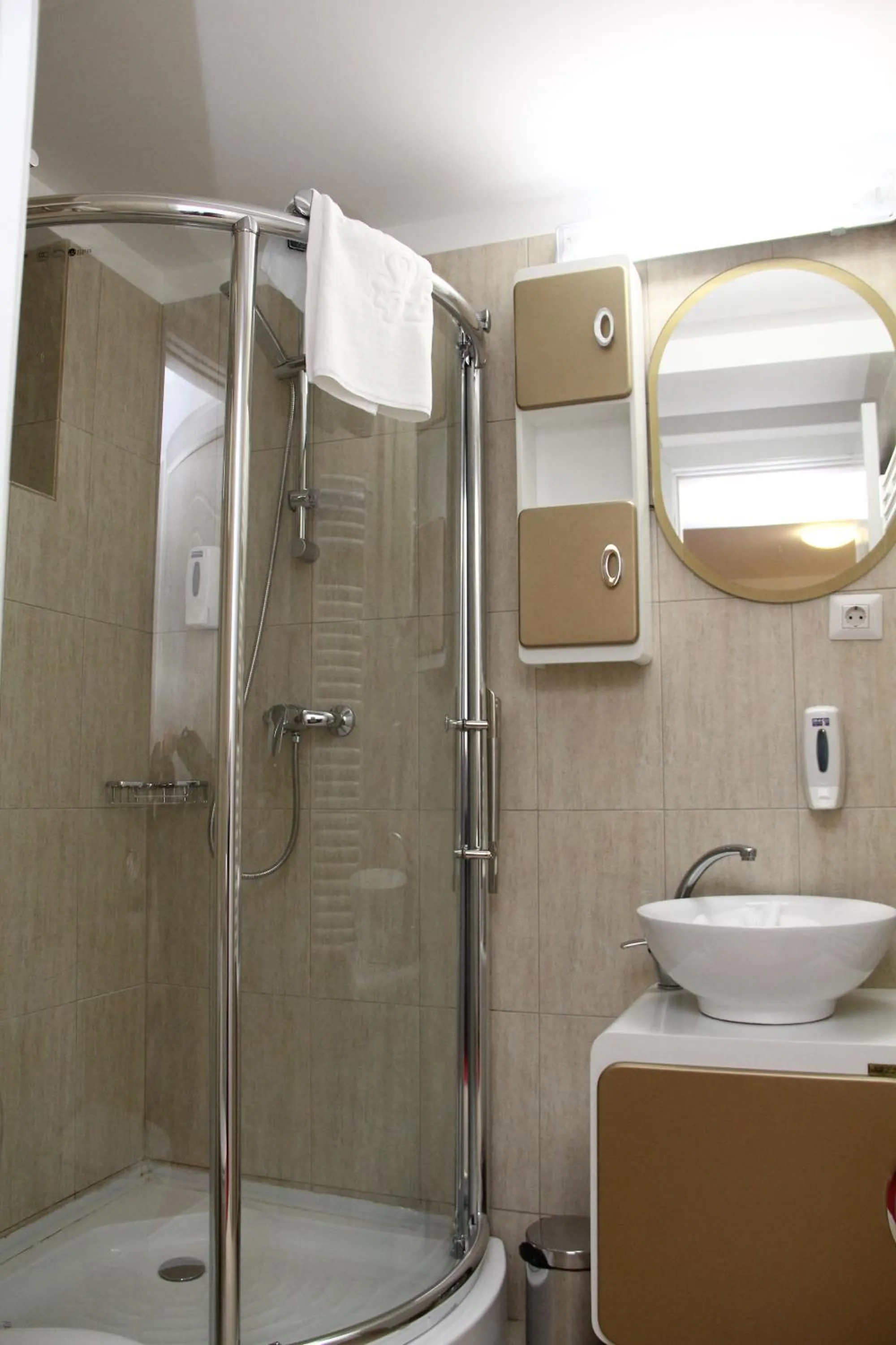 Bathroom in Hotel Helin Central