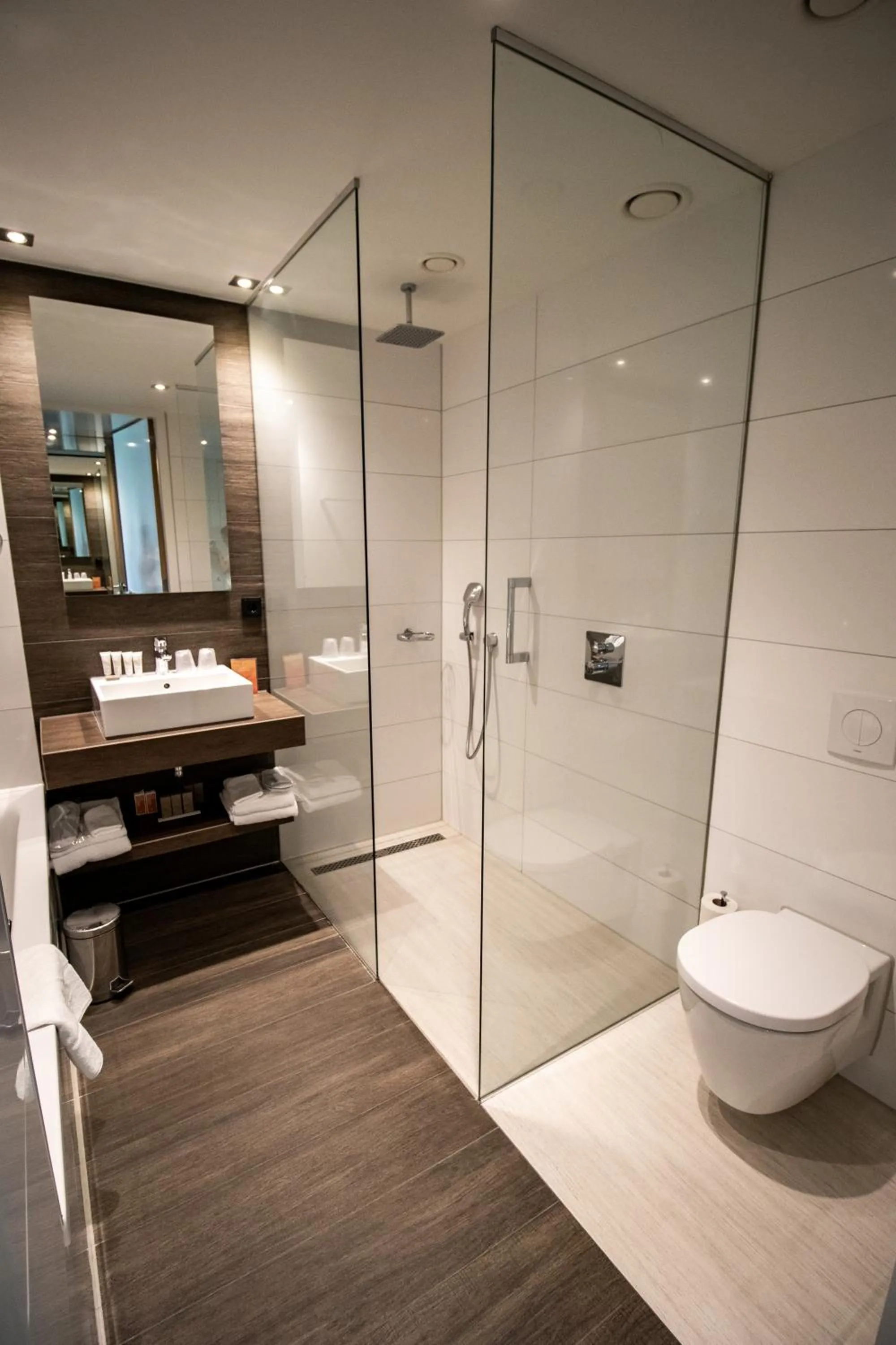 Shower in Van der Valk Hotel Hoorn