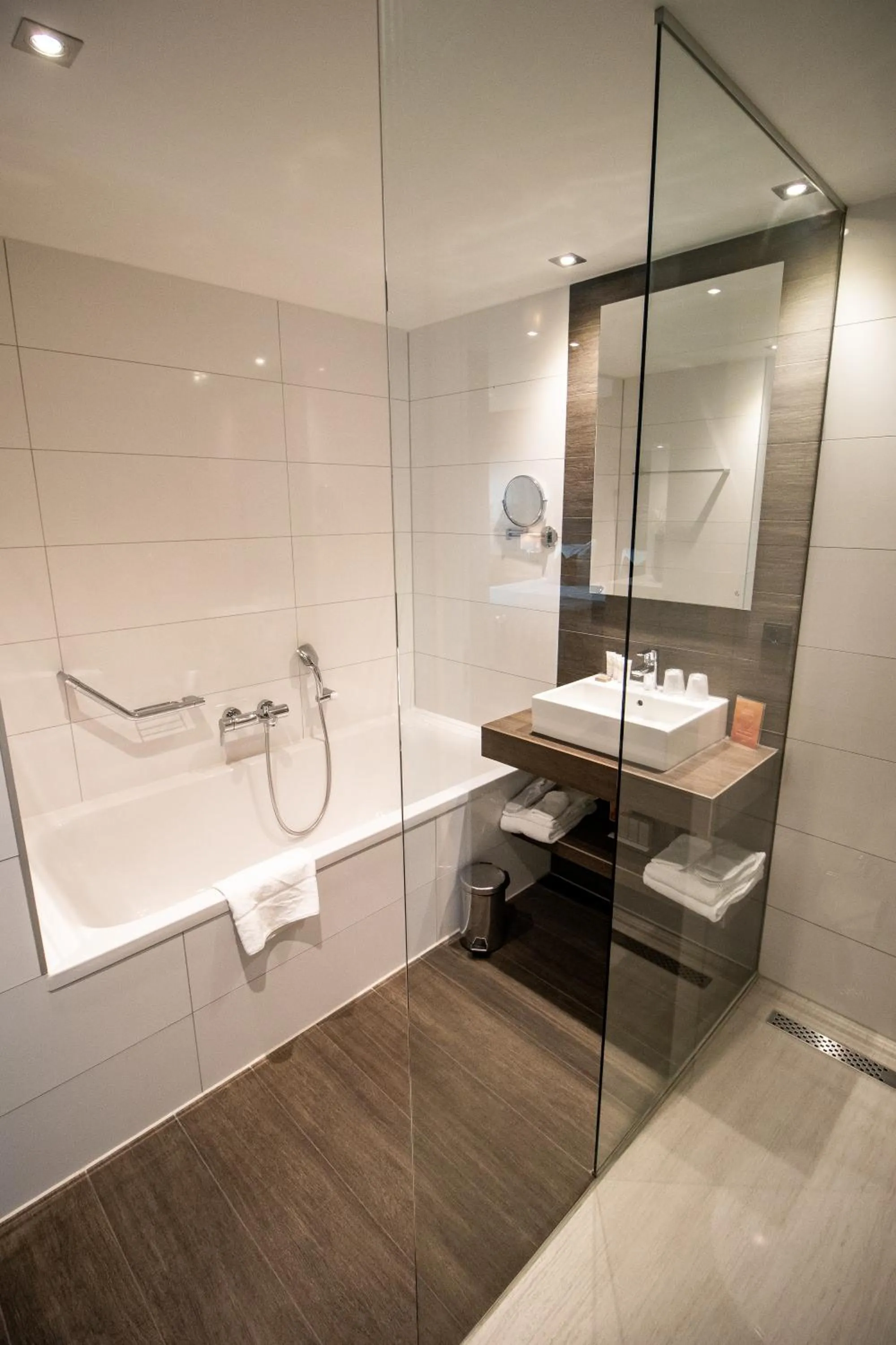 Shower in Van der Valk Hotel Hoorn