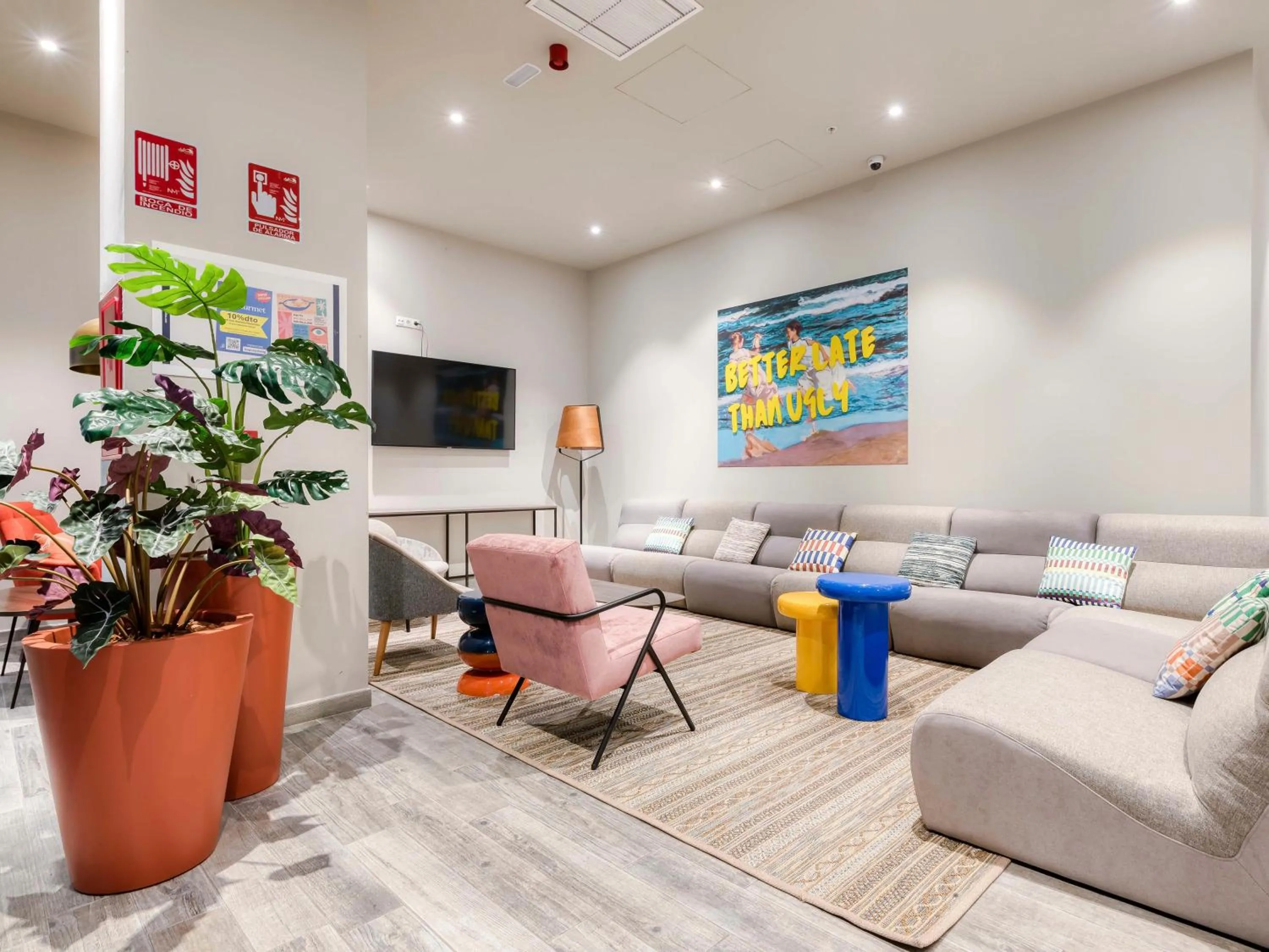 Property building in Livensa Living Studios Valencia Marina Real Hotel-Apartamento