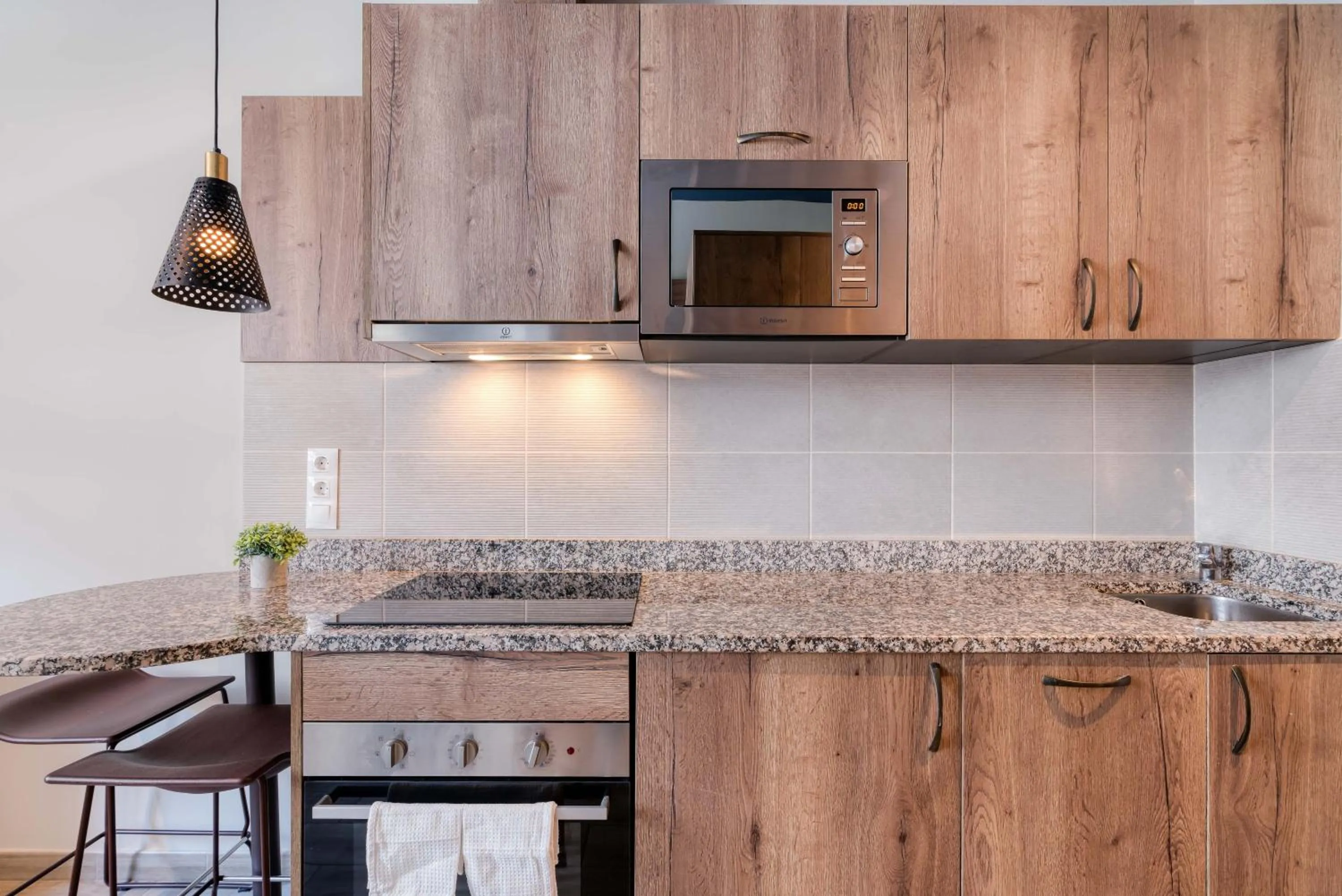 microwave in Livensa Living Studios Valencia Marina Real Hotel-Apartamento