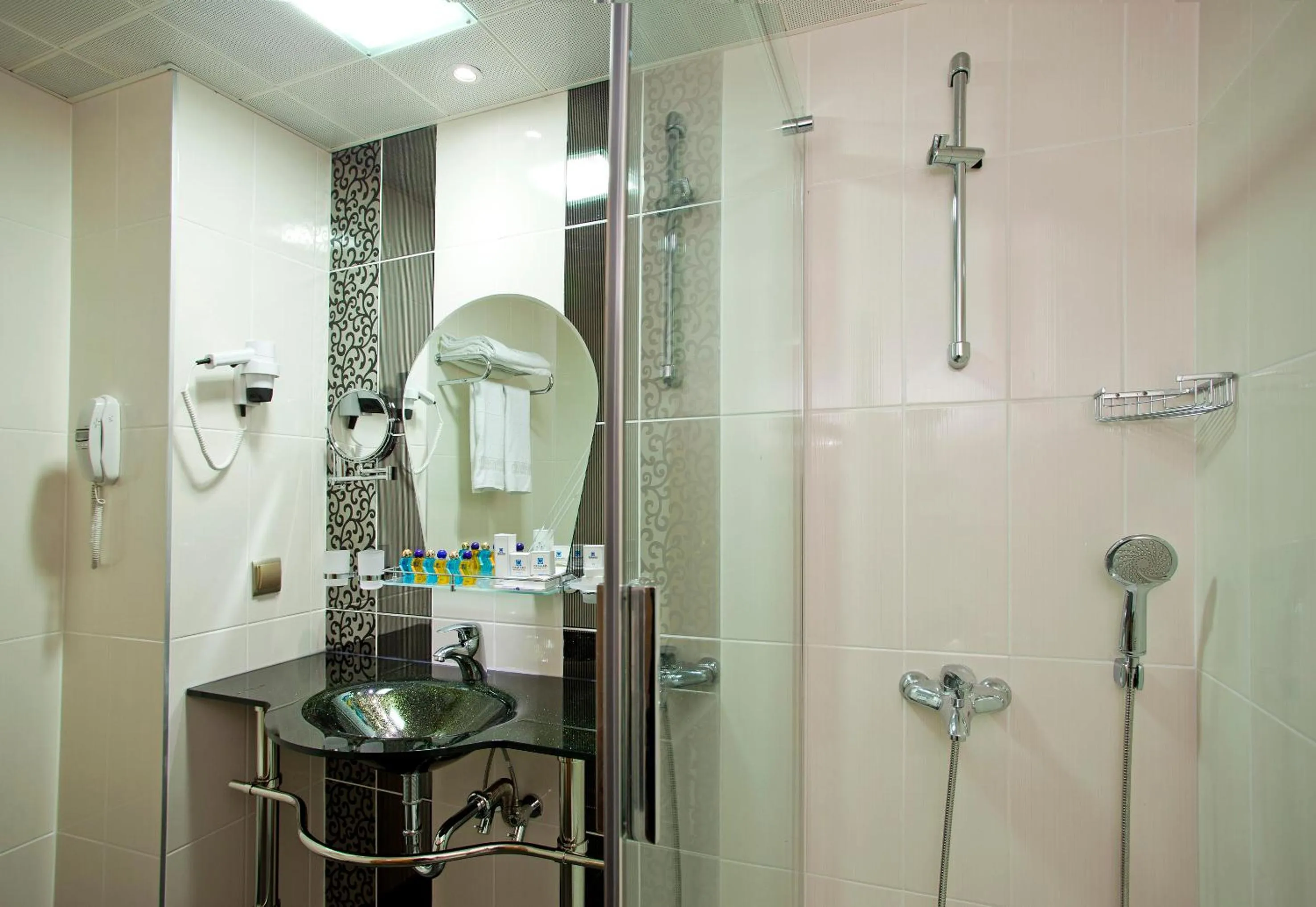 Shower in Örsmaris Boutique Hotel