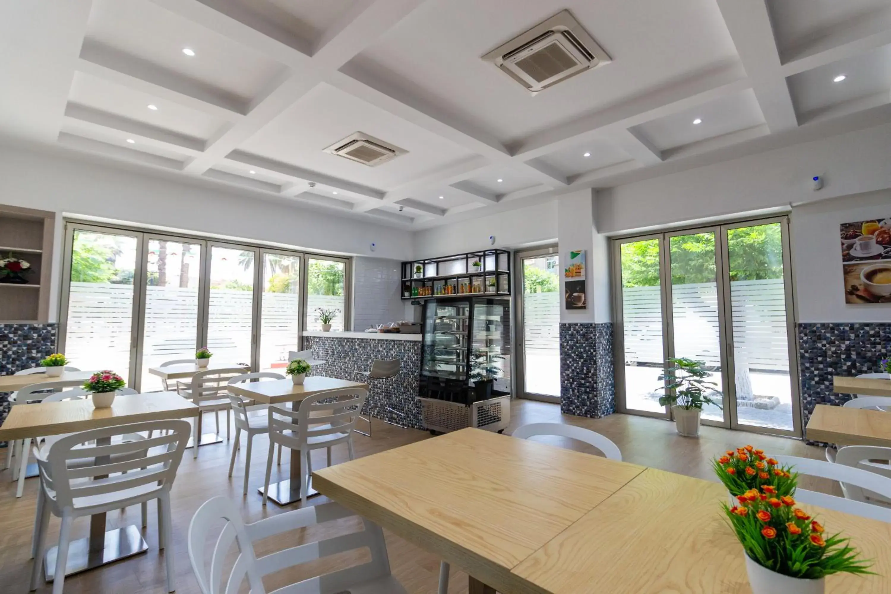 Lounge or bar in Hôtel Zinou zm Lounge or bar in Hôtel Zinou zm