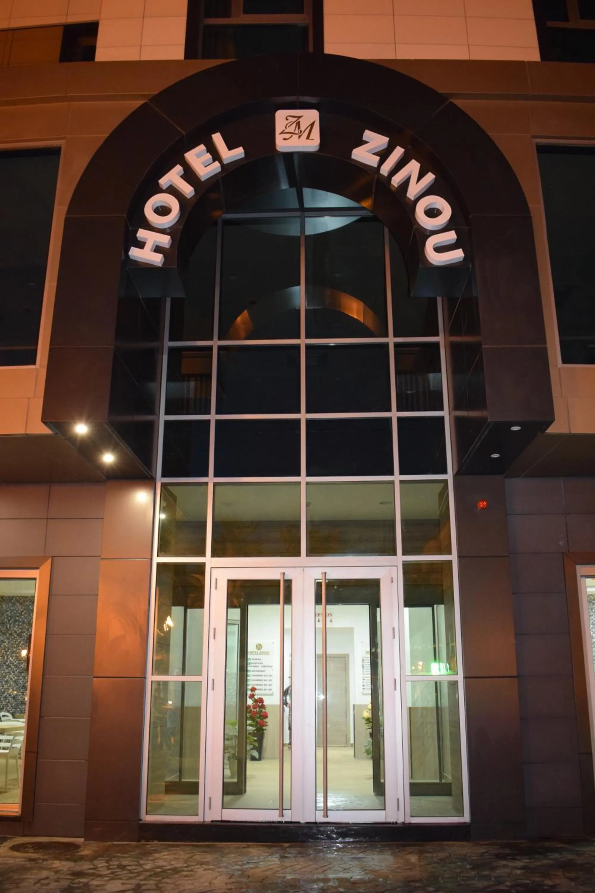 Facade/entrance in Hôtel Zinou zm