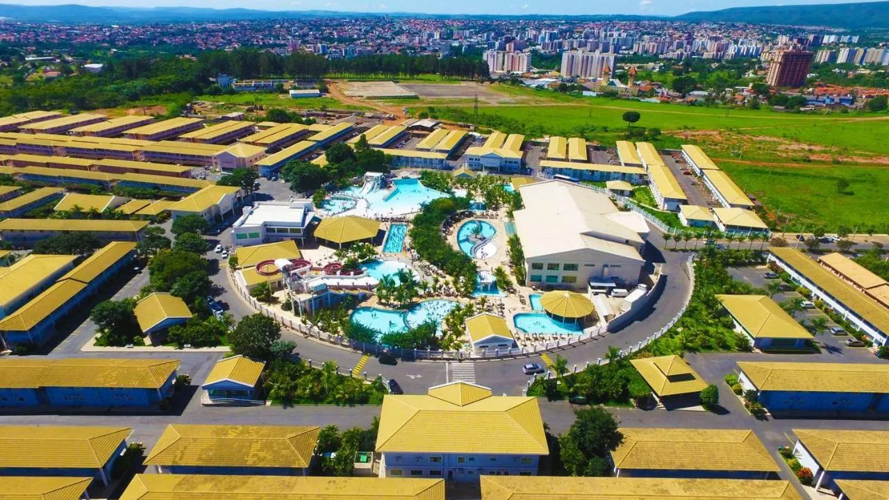 Lacqua diRoma V Apt localizado próximo a portariaParque aquático completo nao dispomos de roupa de cama e banho