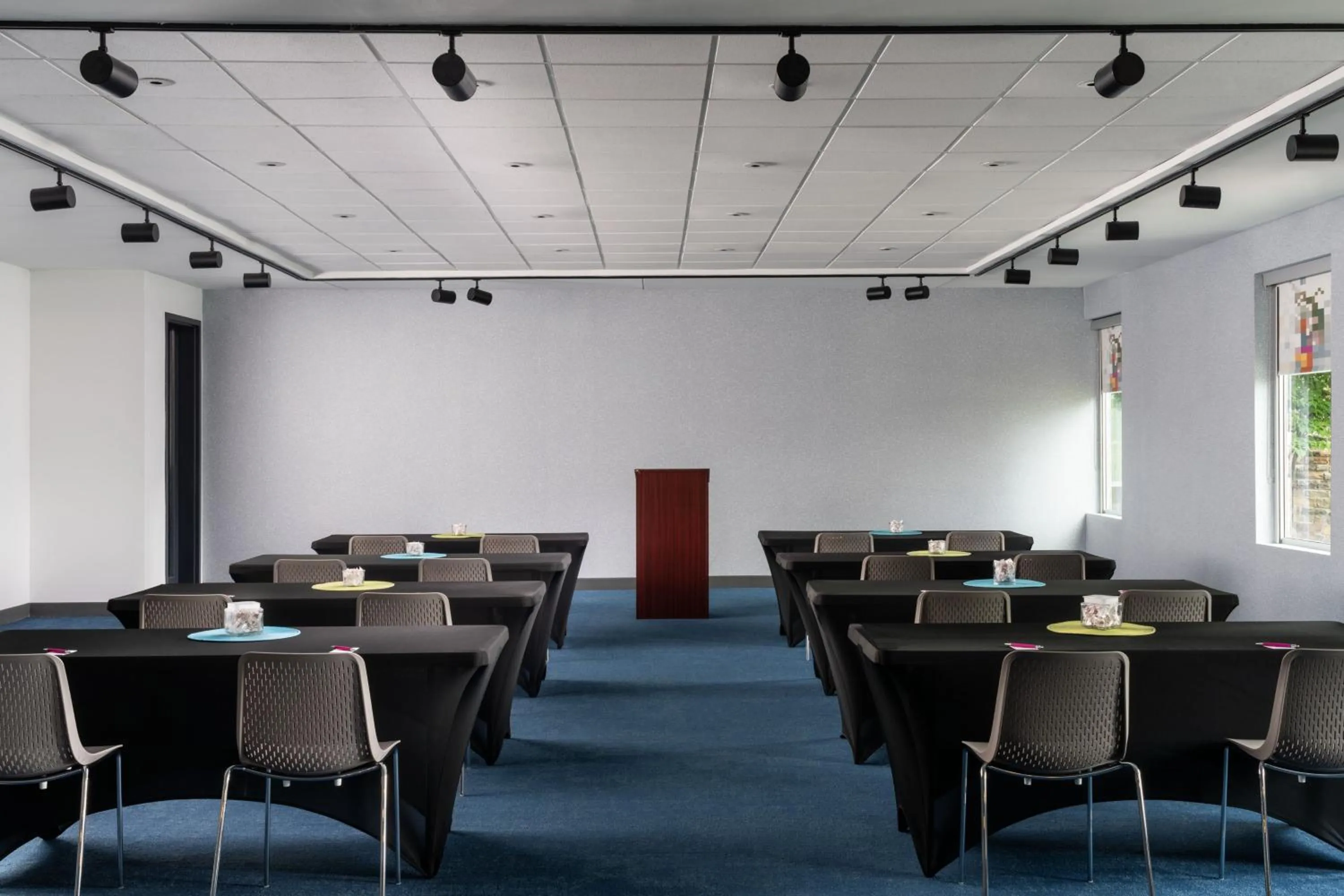 Meeting/conference room in Aloft Beachwood
