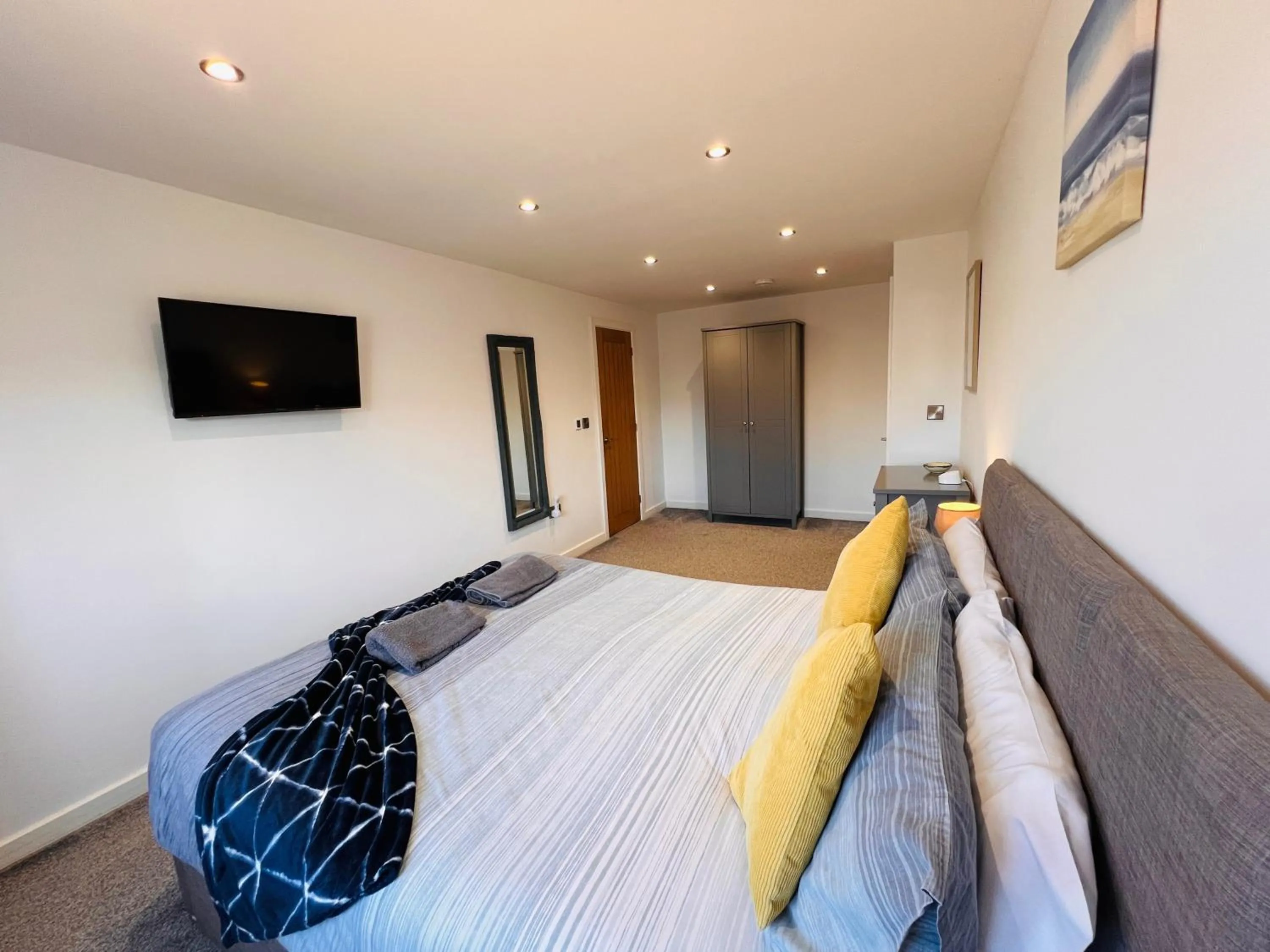 Stylish Dog Friendly Coastal Bungalow with garden