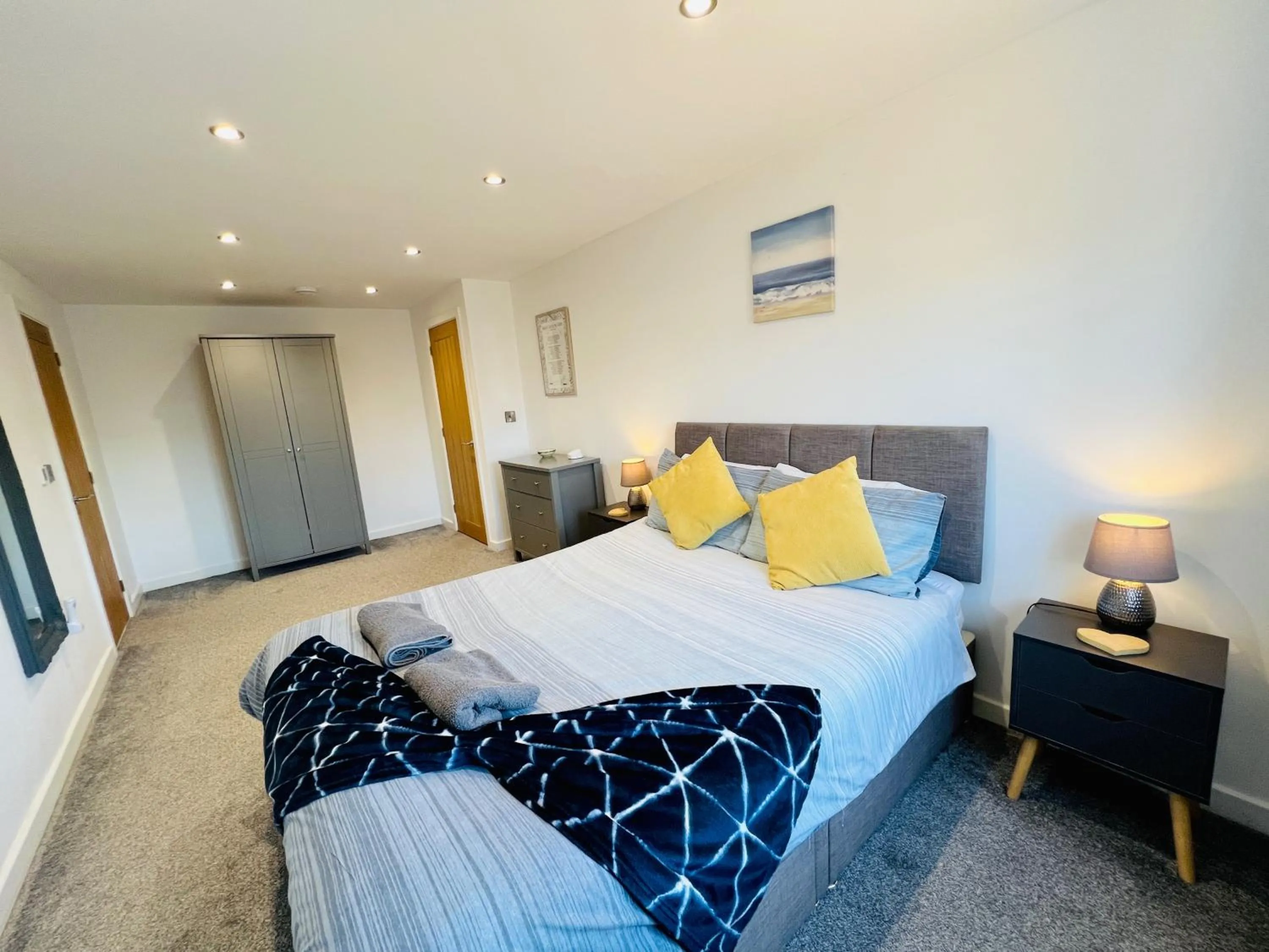 Stylish Dog Friendly Coastal Bungalow with garden
