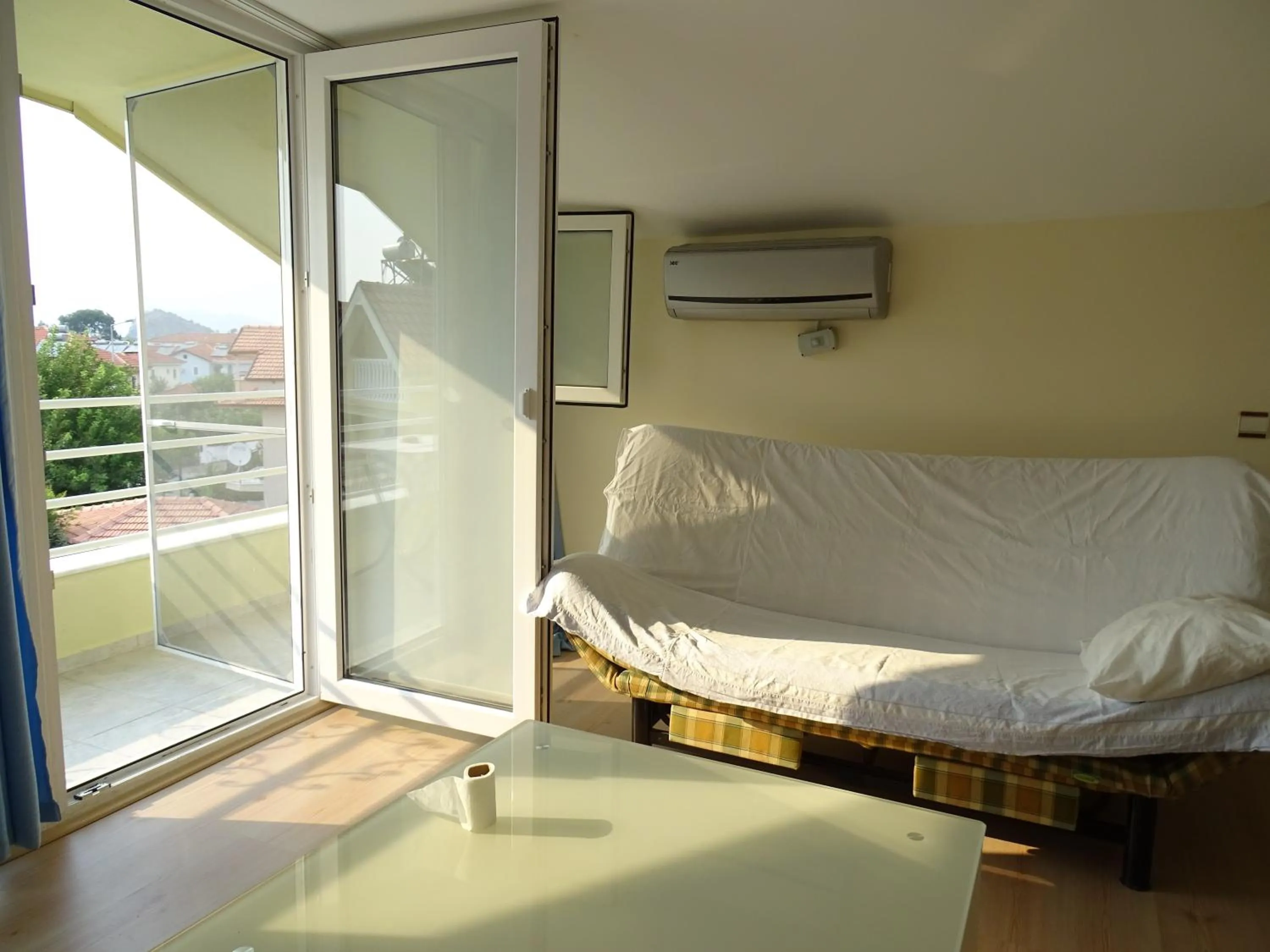 Photo of the whole room in Mavikosk