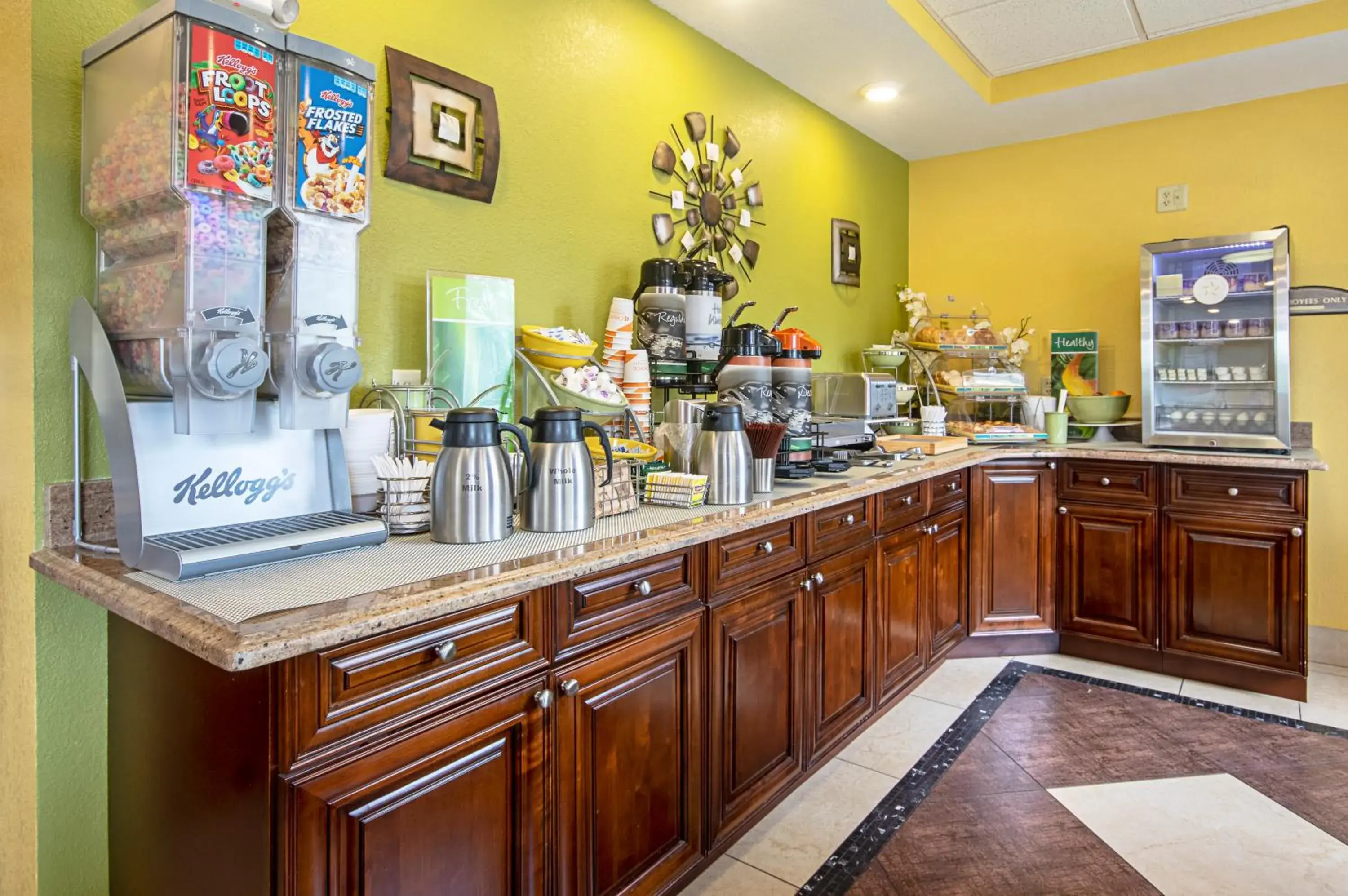 Breakfast in Quality Inn & Suites Glenmont - Albany South Breakfast in Quality Inn & Suites Glenmont - Albany South