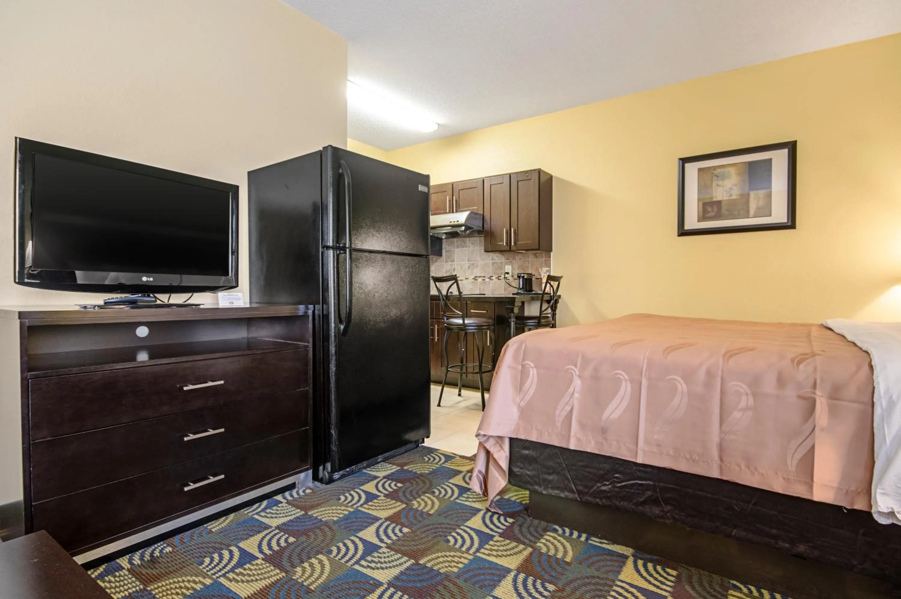 Bed in Quality Inn & Suites Glenmont - Albany South