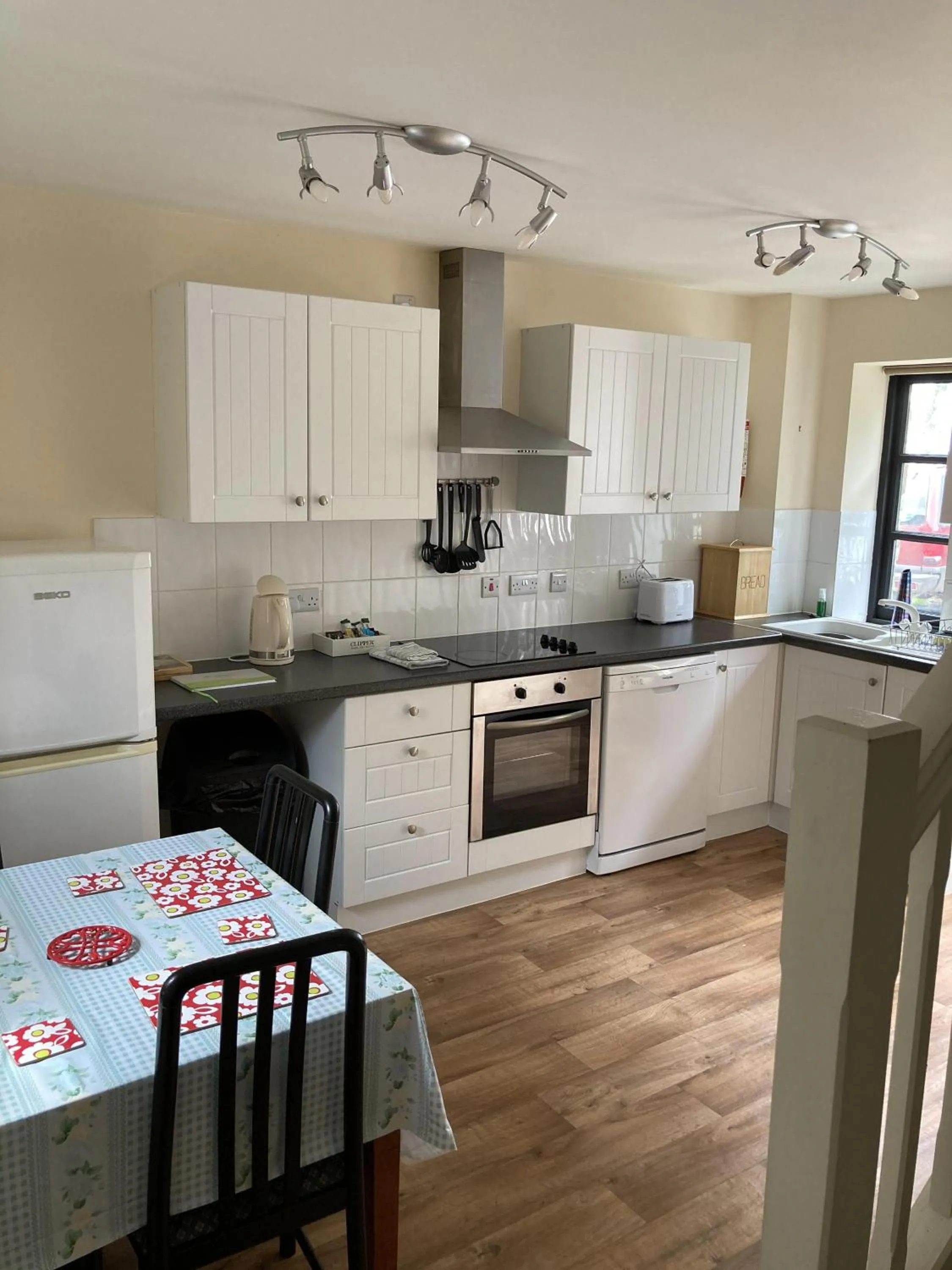 Kitchen or kitchenette in The Cridford Inn